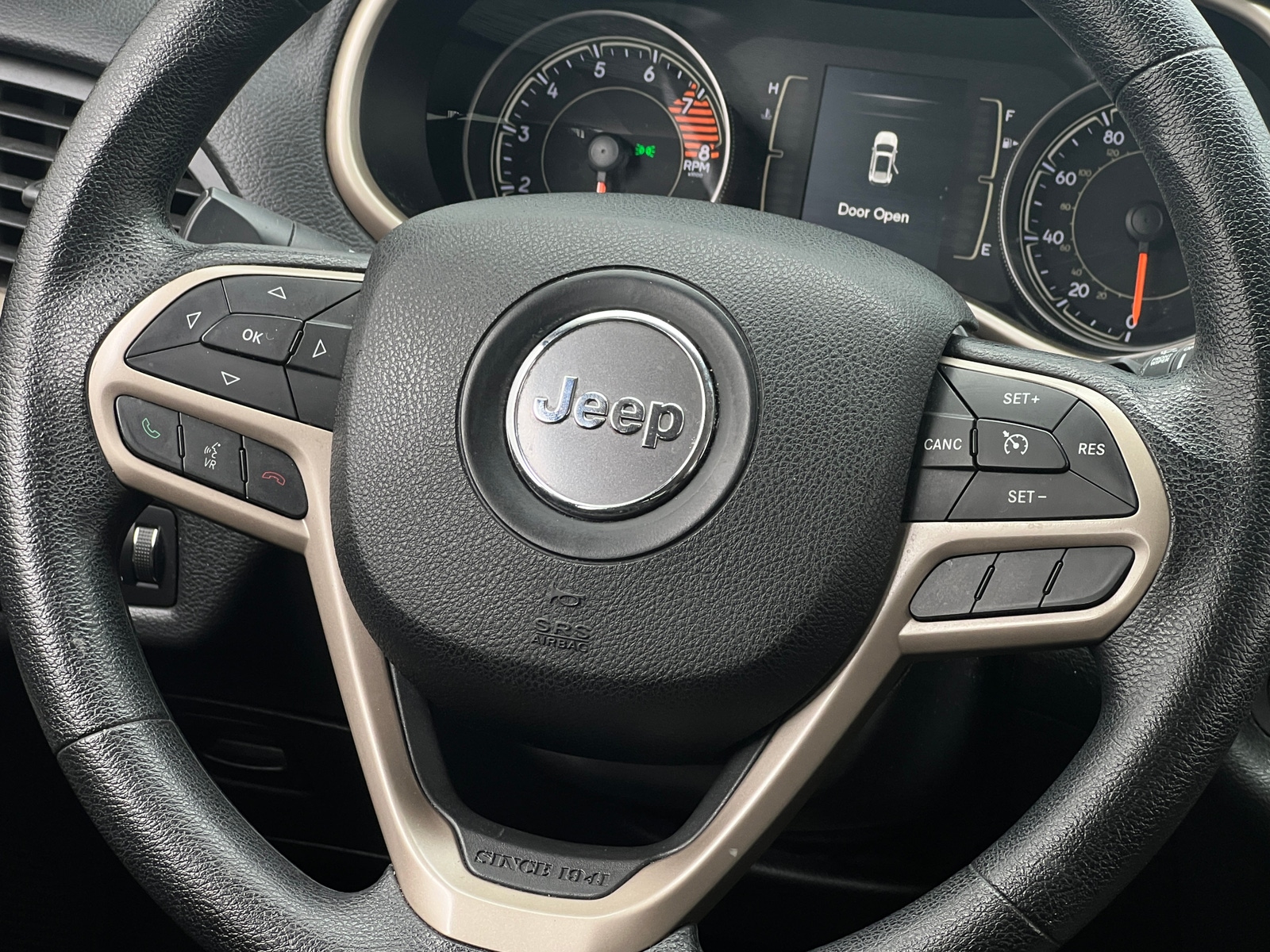 Thumbnail: 2017 Jeep Cherokee - 5