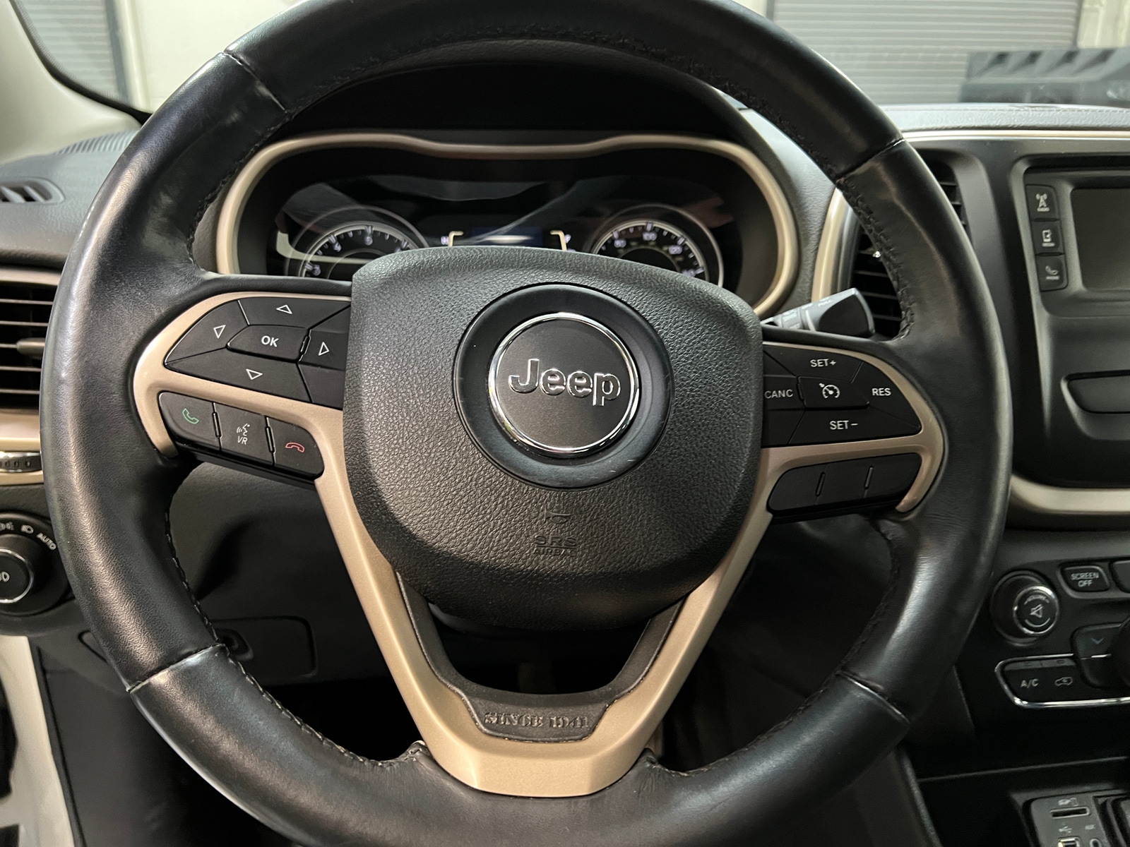 Thumbnail: 2016 Jeep Cherokee - 5
