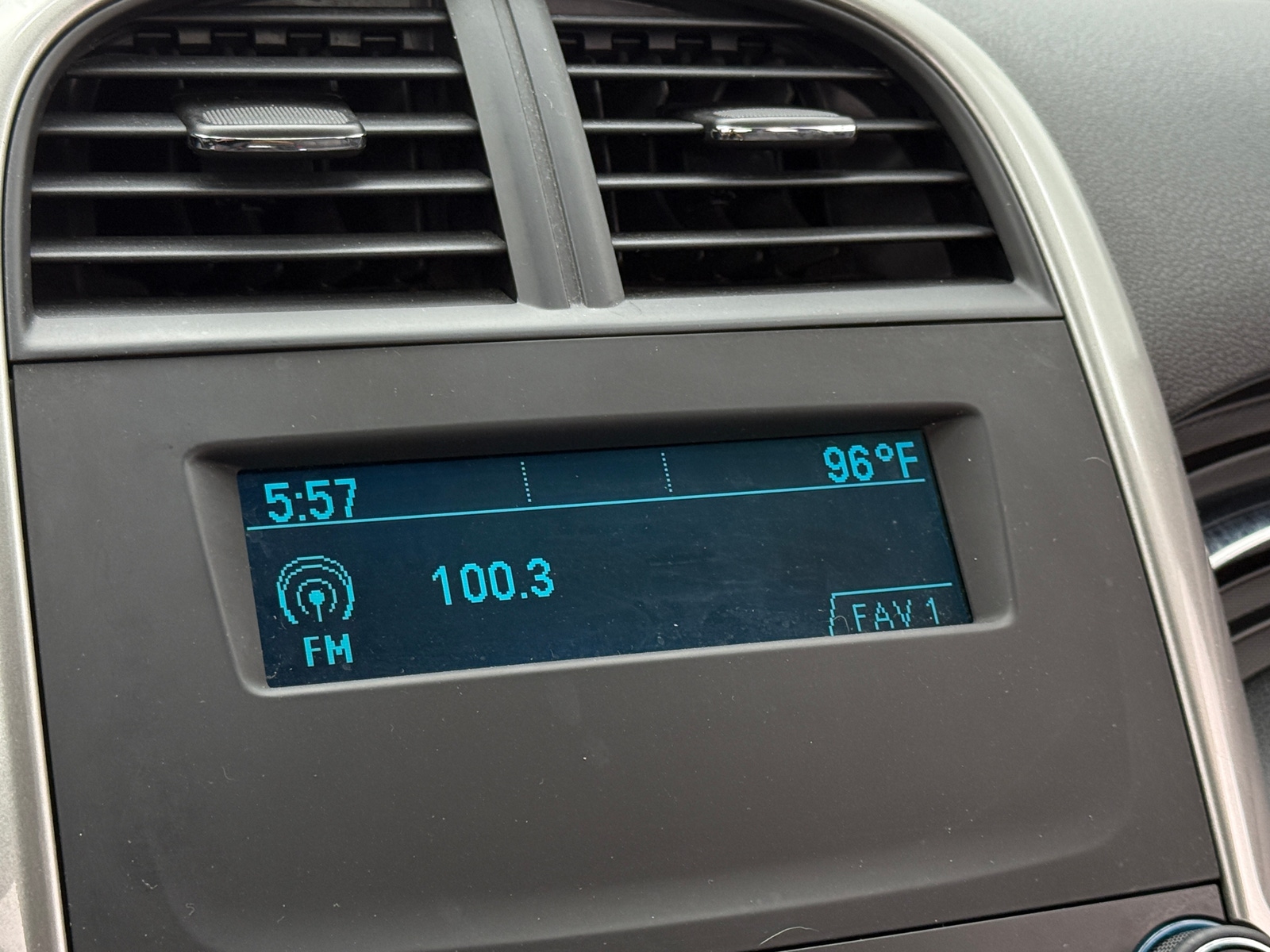 Thumbnail: 2015 Chevrolet Malibu - 4