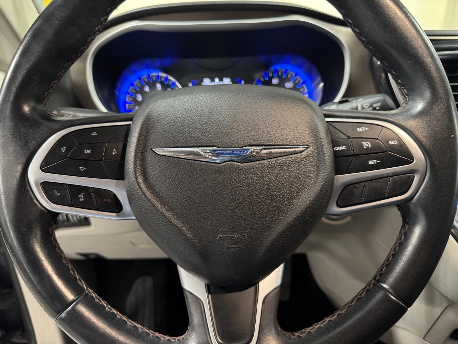 Thumbnail: 2018 Chrysler Pacifica - 4