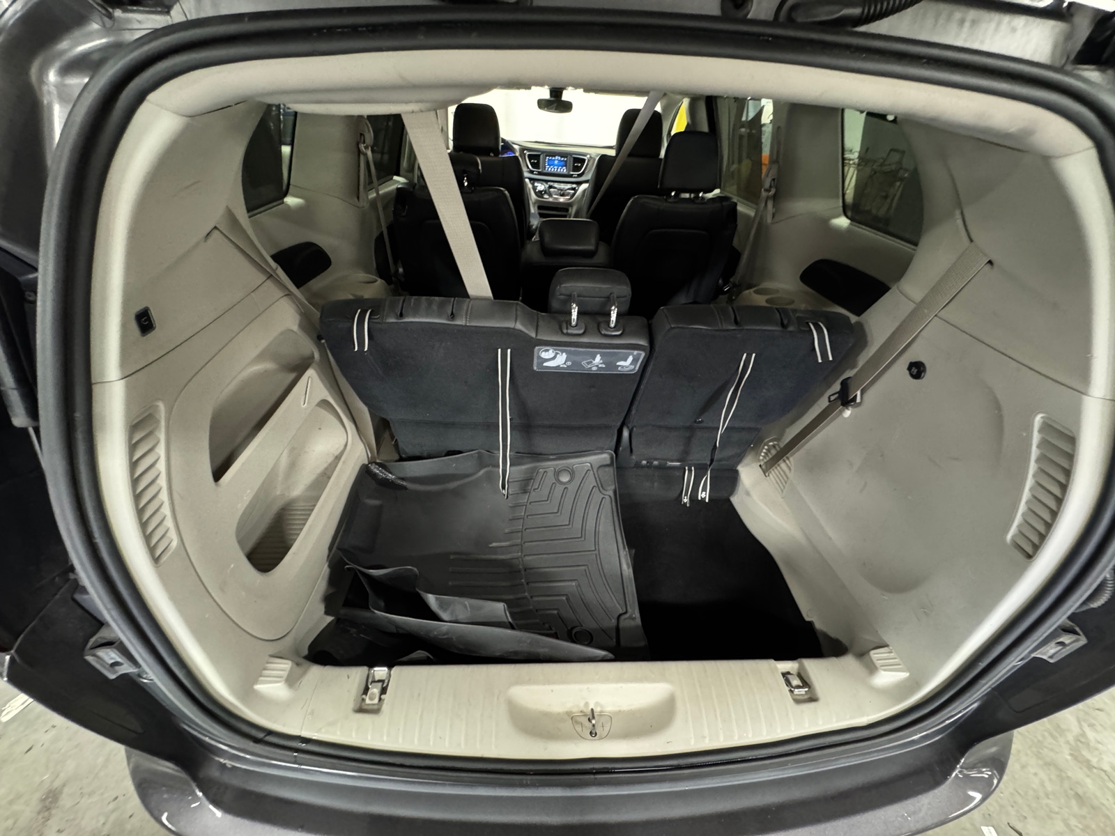 Thumbnail: 2018 Chrysler Pacifica - 6