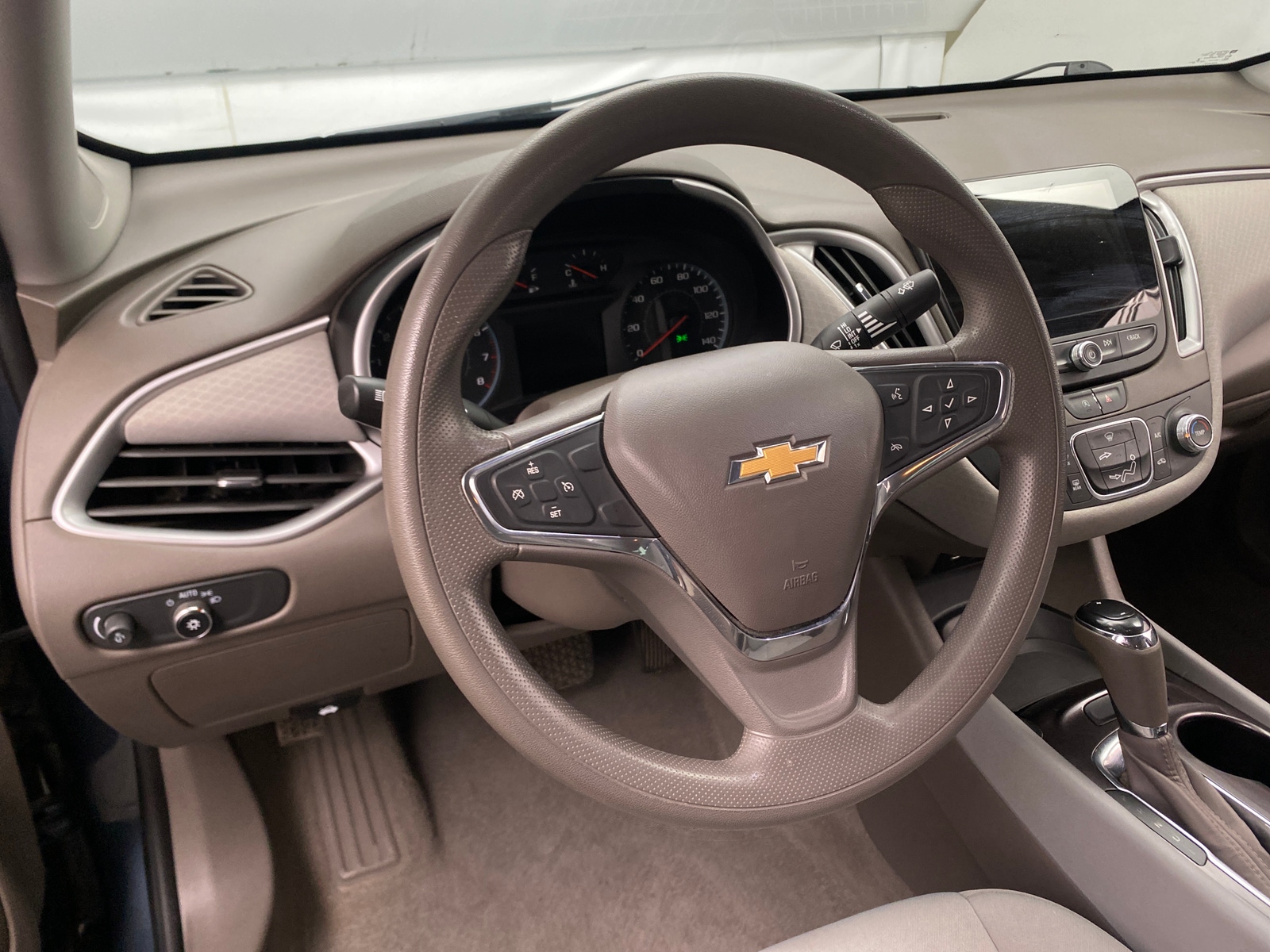 Thumbnail: 2020 Chevrolet Malibu - 5