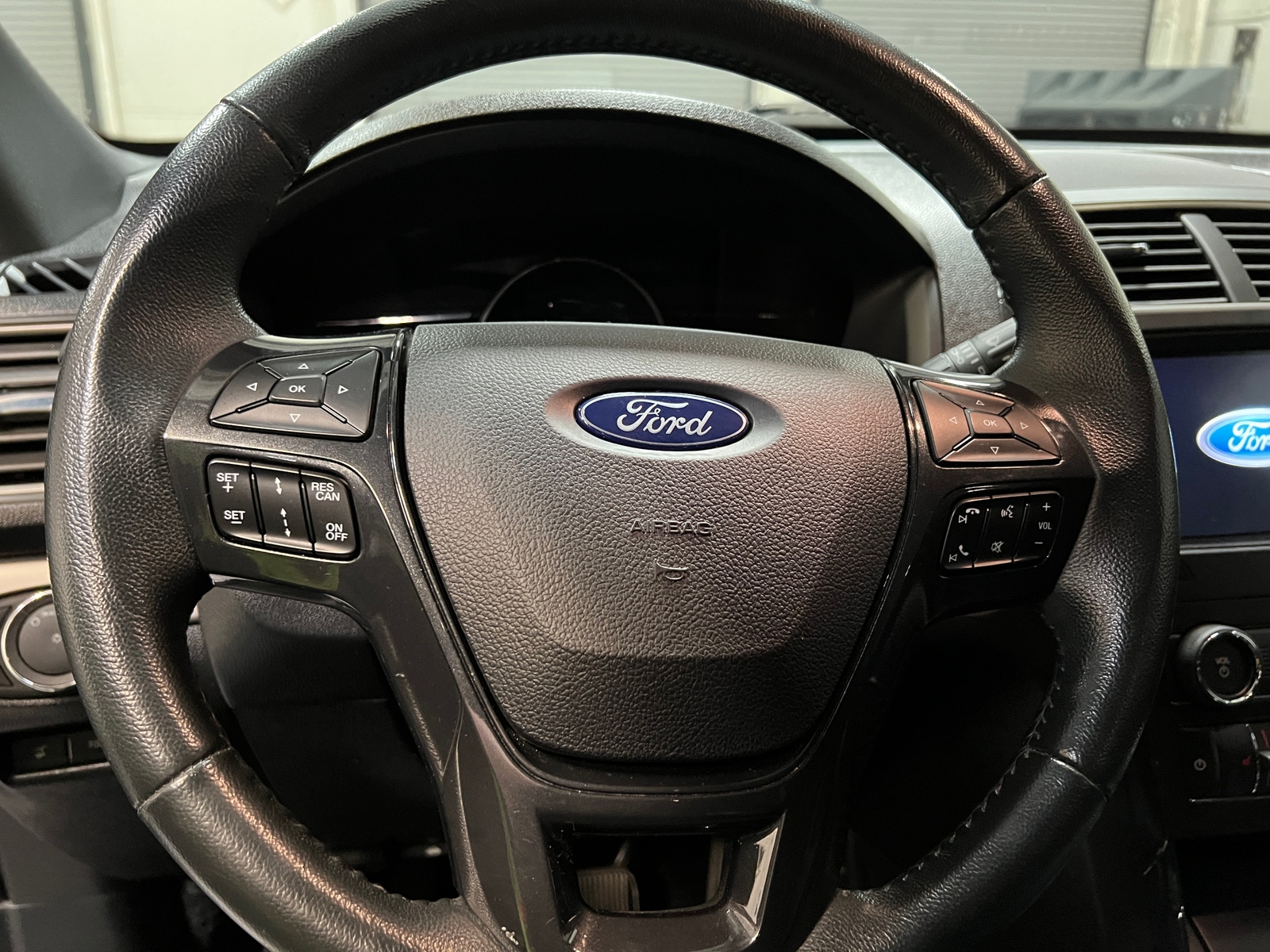Thumbnail: 2019 Ford Explorer - 4