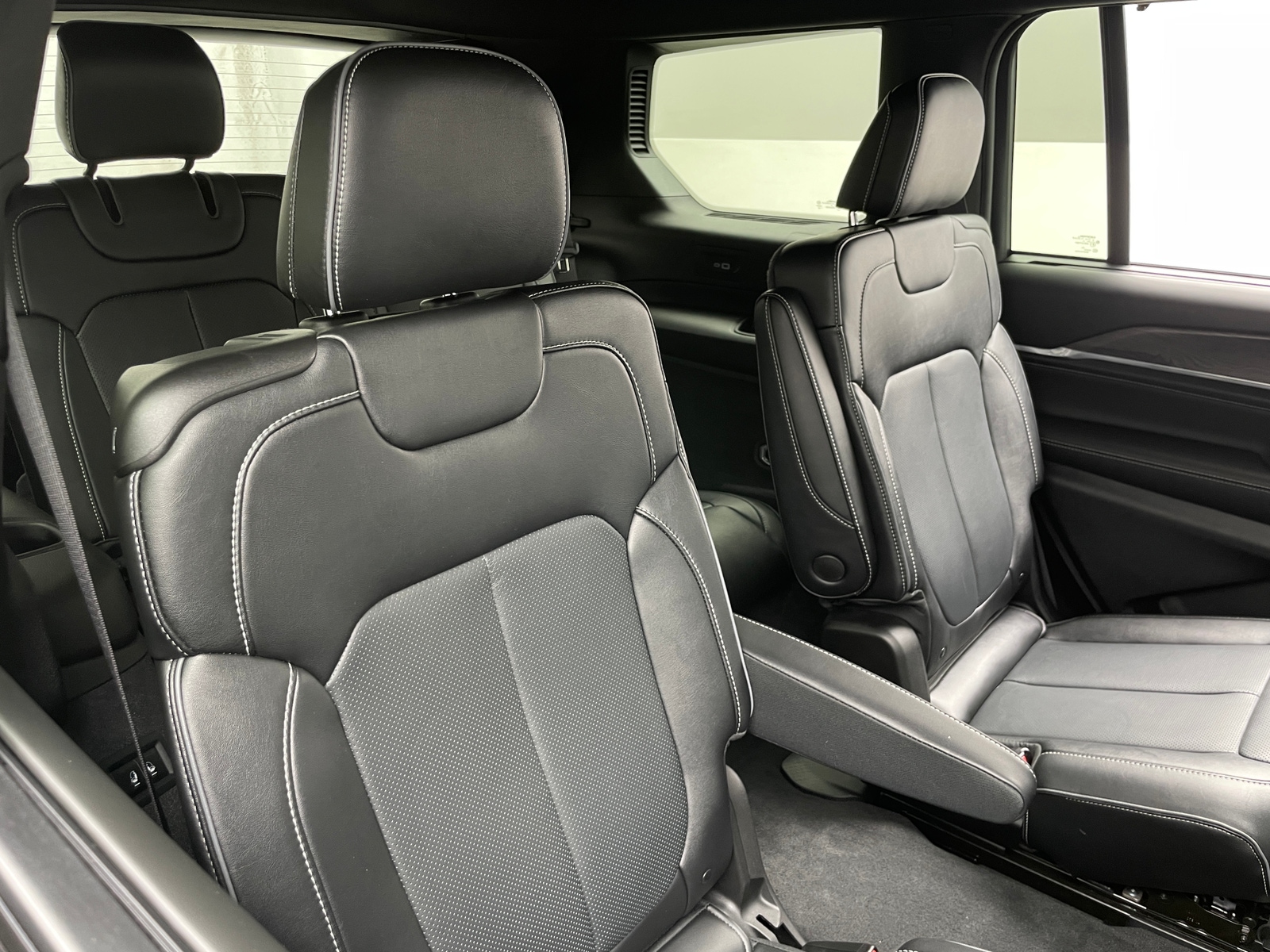 Thumbnail: 2024 Jeep Grand Cherokee L - 5