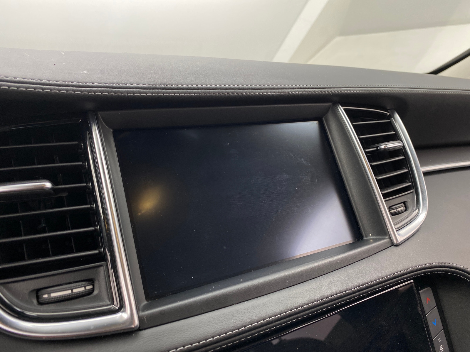 Thumbnail: 2022 INFINITI QX50 - 3