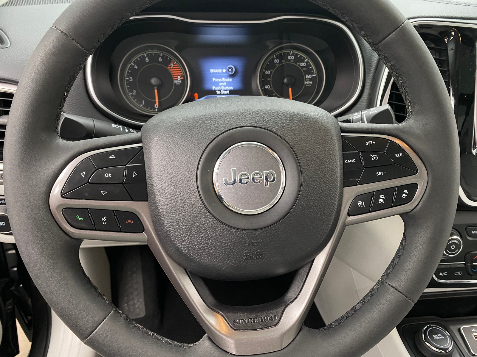 Thumbnail: 2022 Jeep Cherokee - 4