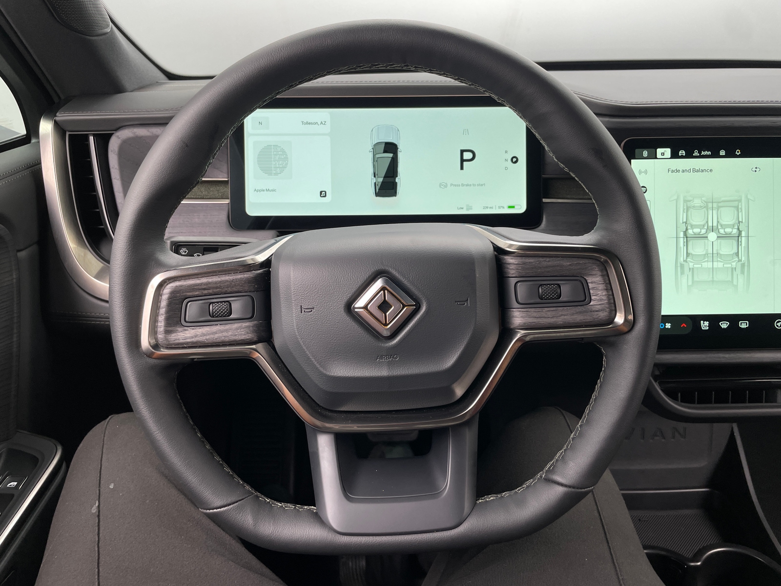 Thumbnail: 2025 Rivian R1S - 4