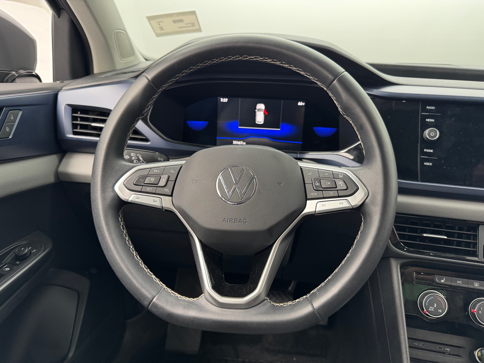 Thumbnail: 2023 Volkswagen Taos - 4