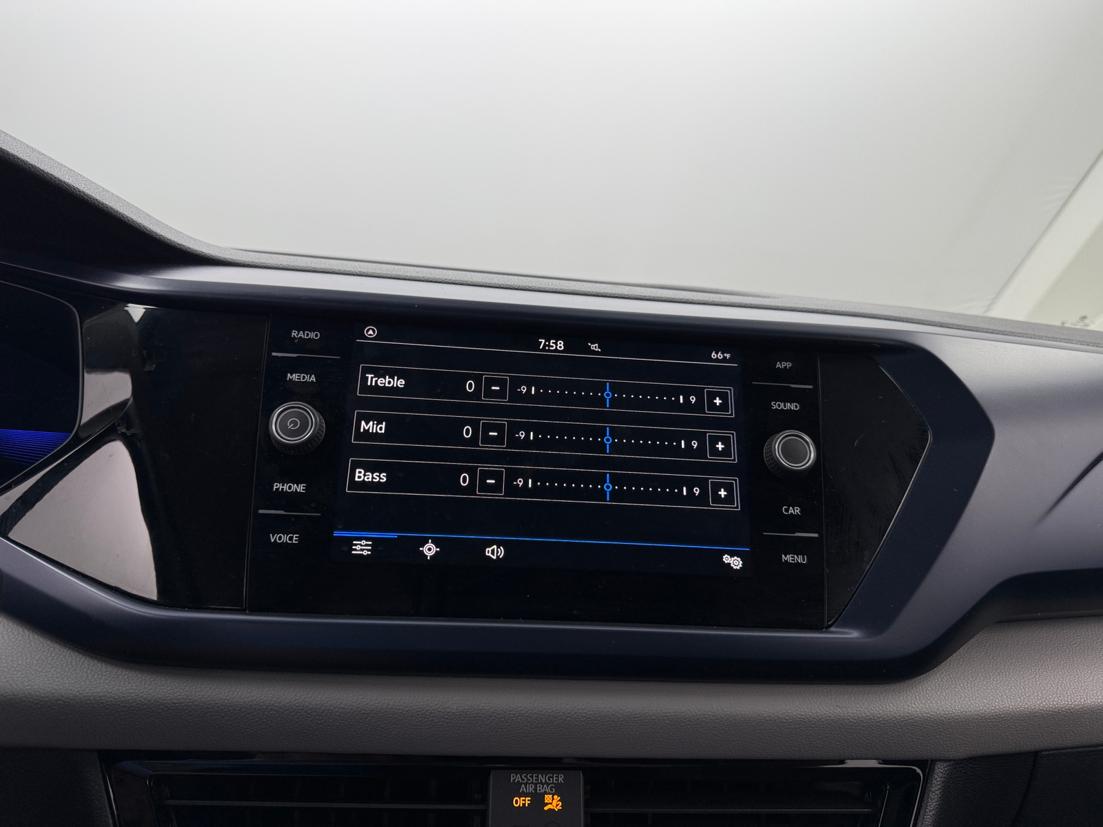 Thumbnail: 2023 Volkswagen Taos - 3