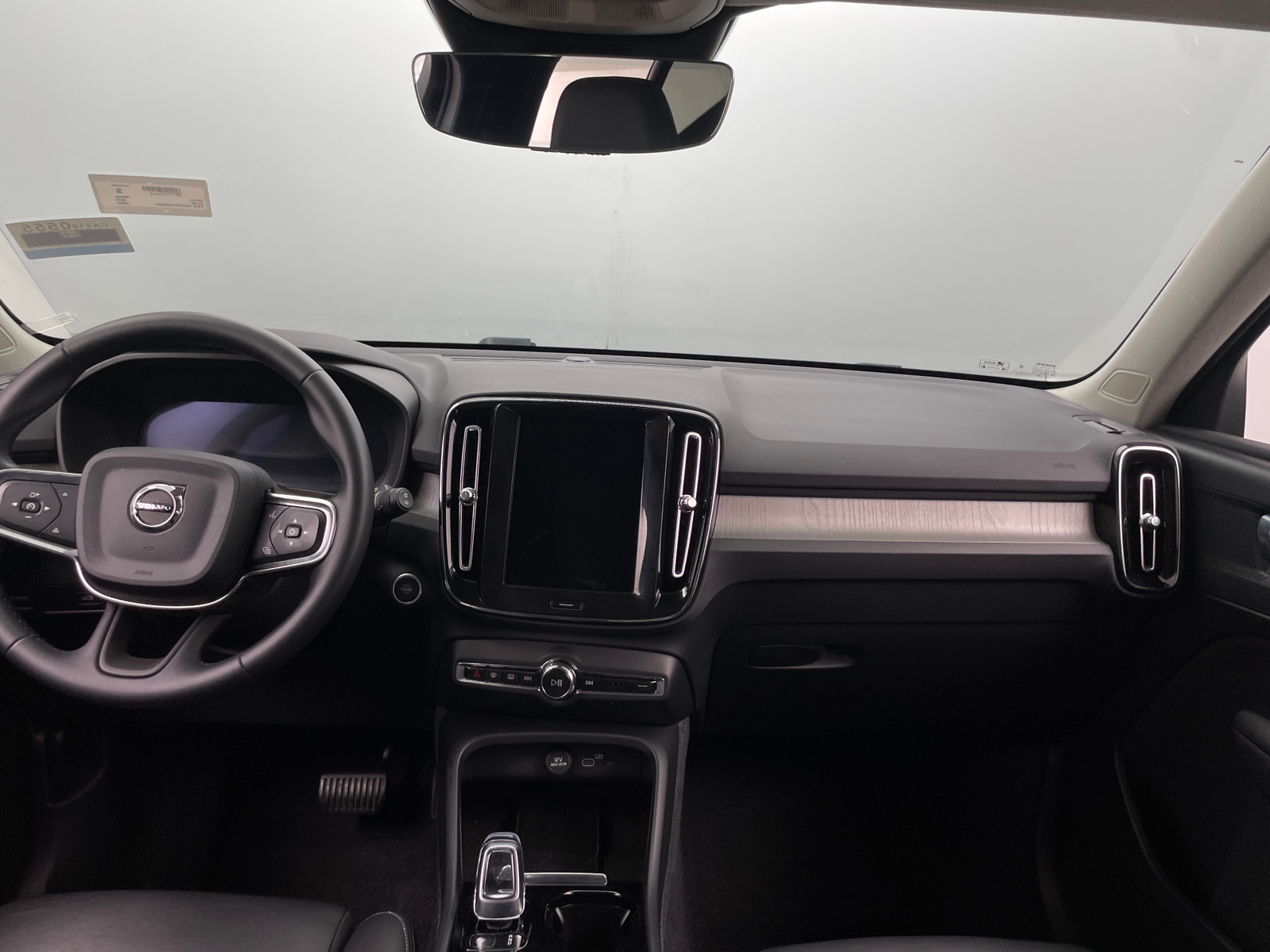 Thumbnail: 2025 Volvo XC40 - 3