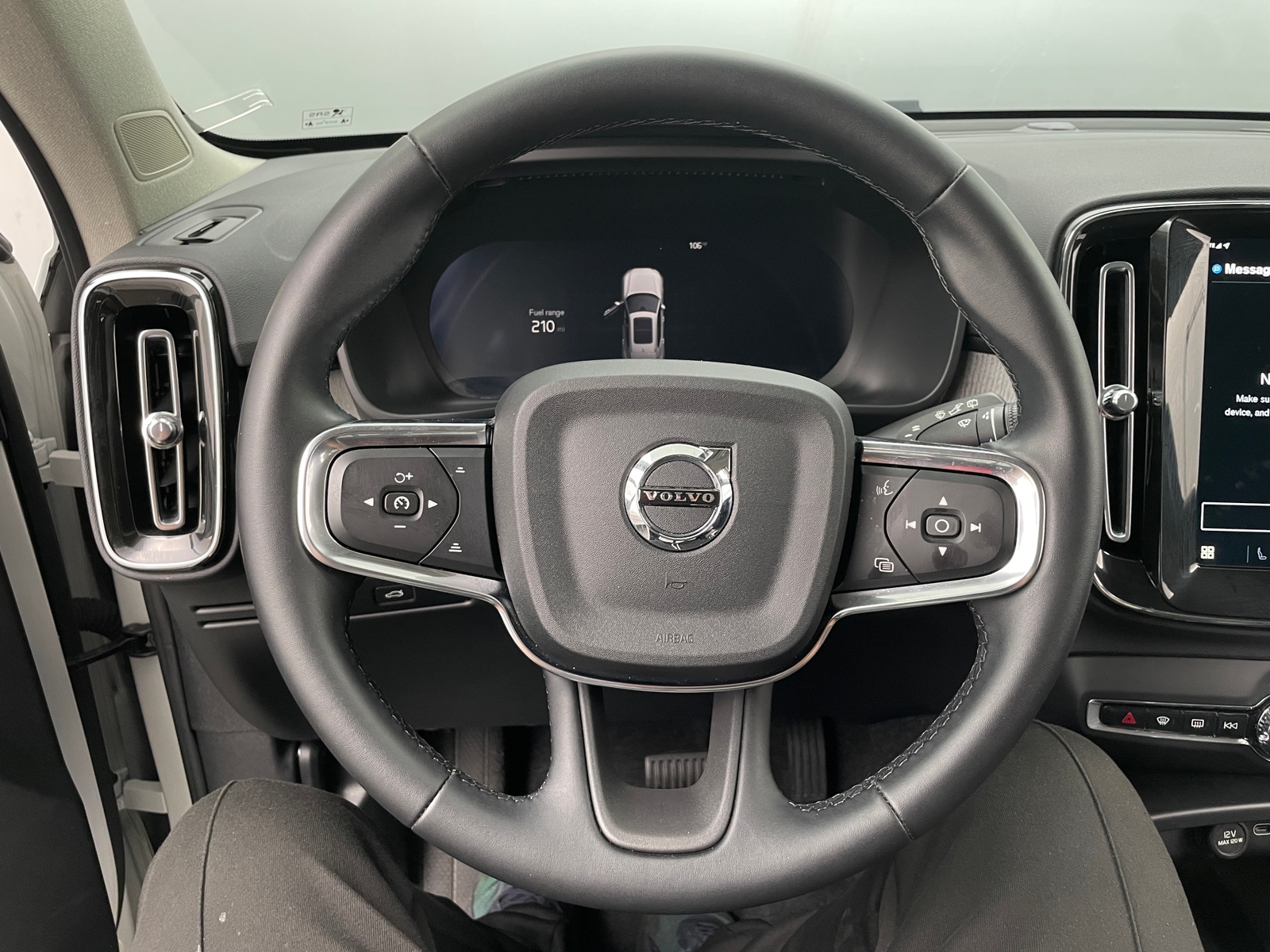 Thumbnail: 2025 Volvo XC40 - 5