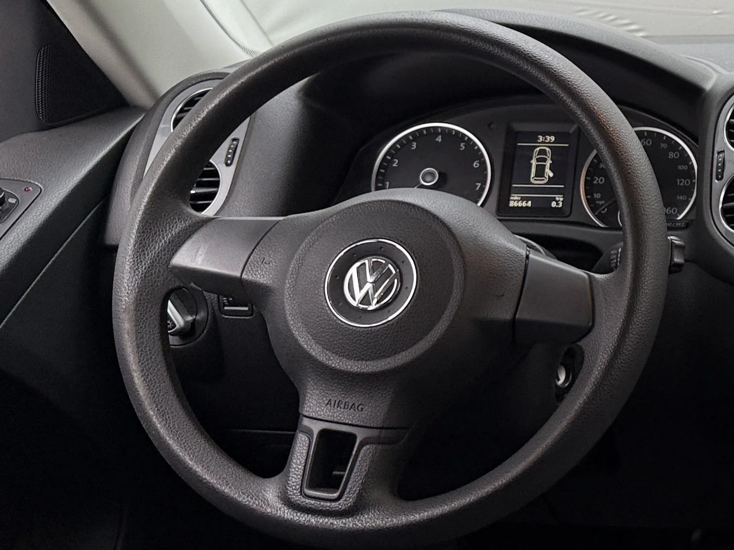 Thumbnail: 2012 Volkswagen Tiguan - 5