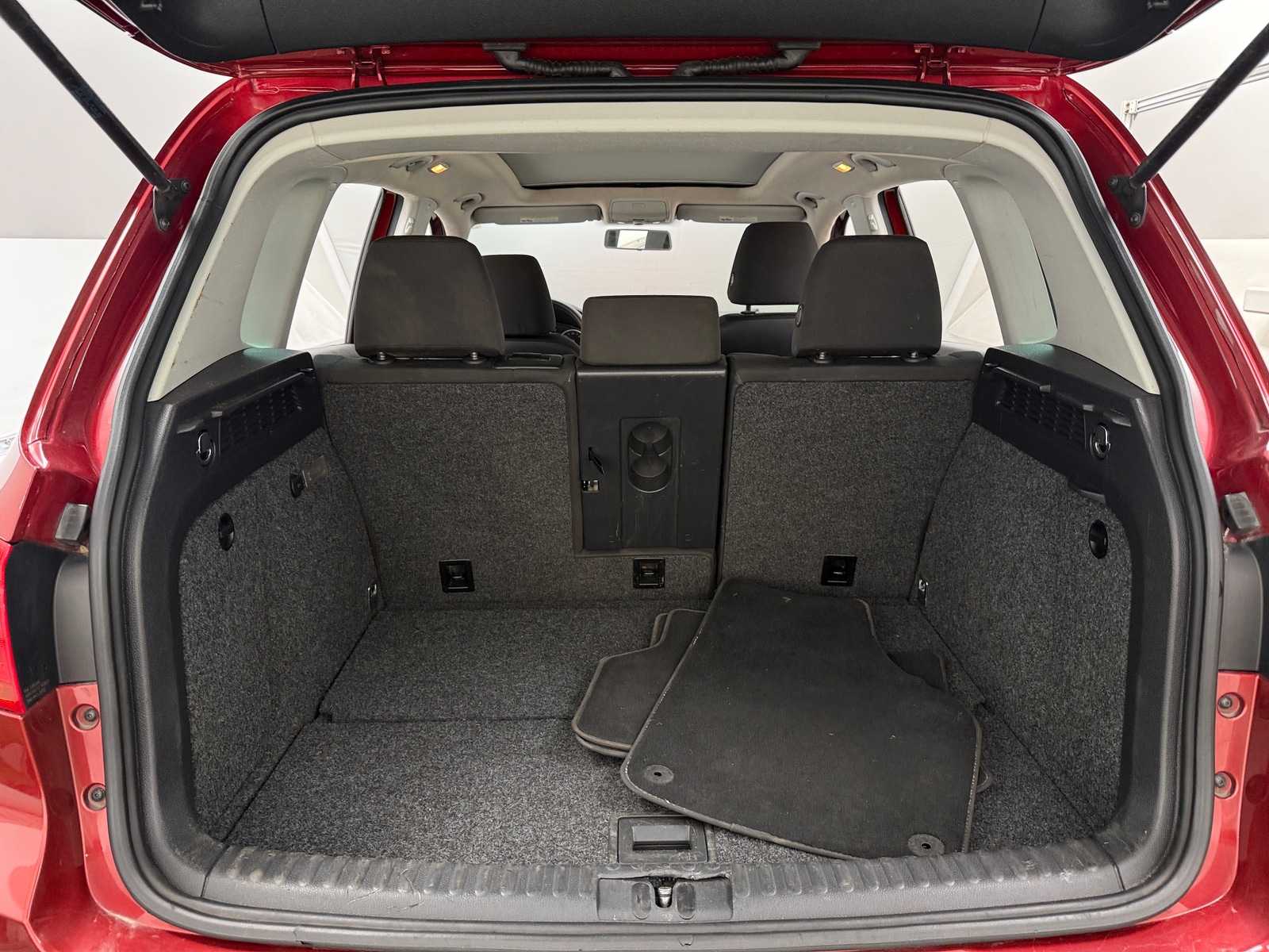 Thumbnail: 2012 Volkswagen Tiguan - 7