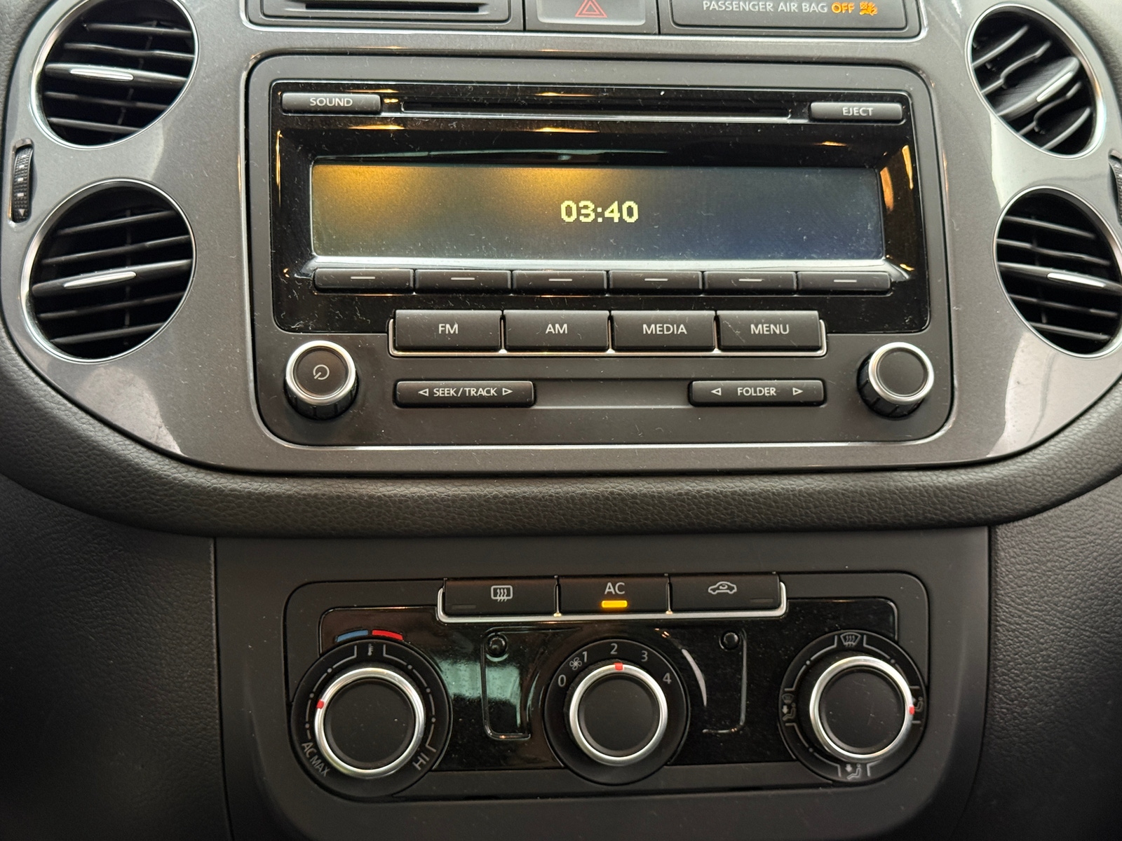 Thumbnail: 2012 Volkswagen Tiguan - 4
