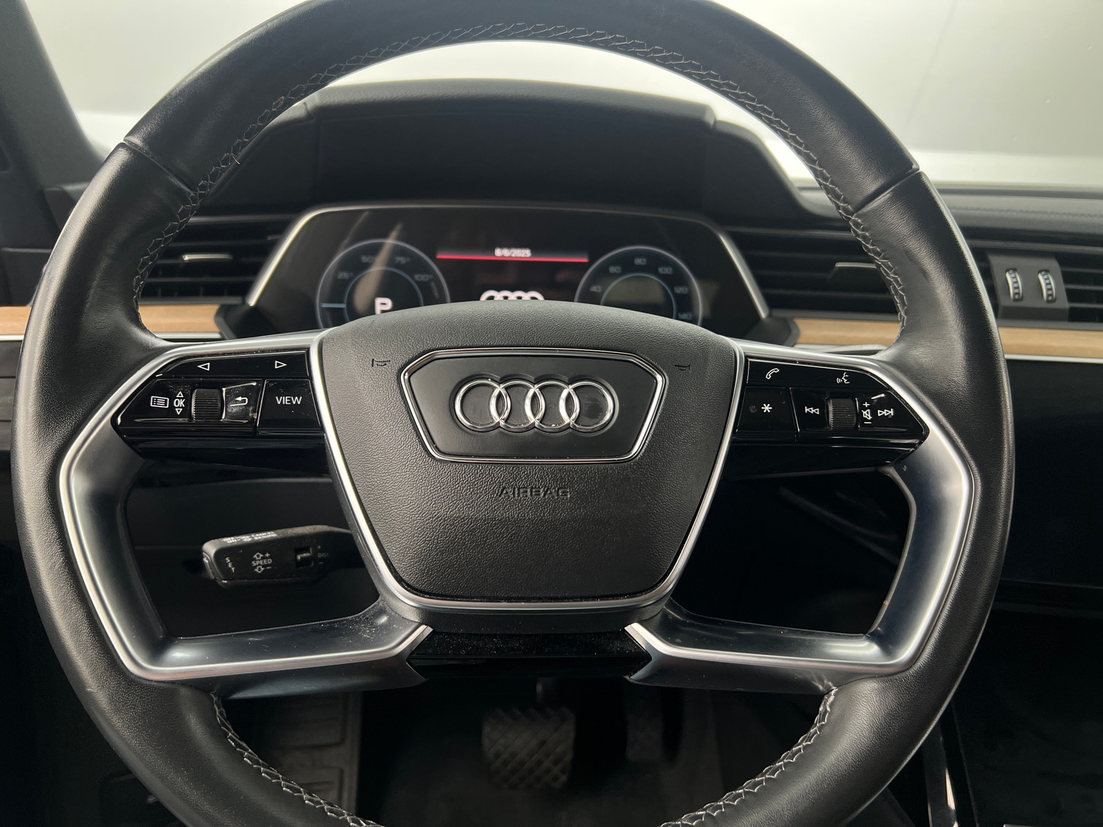 Thumbnail: 2024 Audi Q8 e-tron - 4