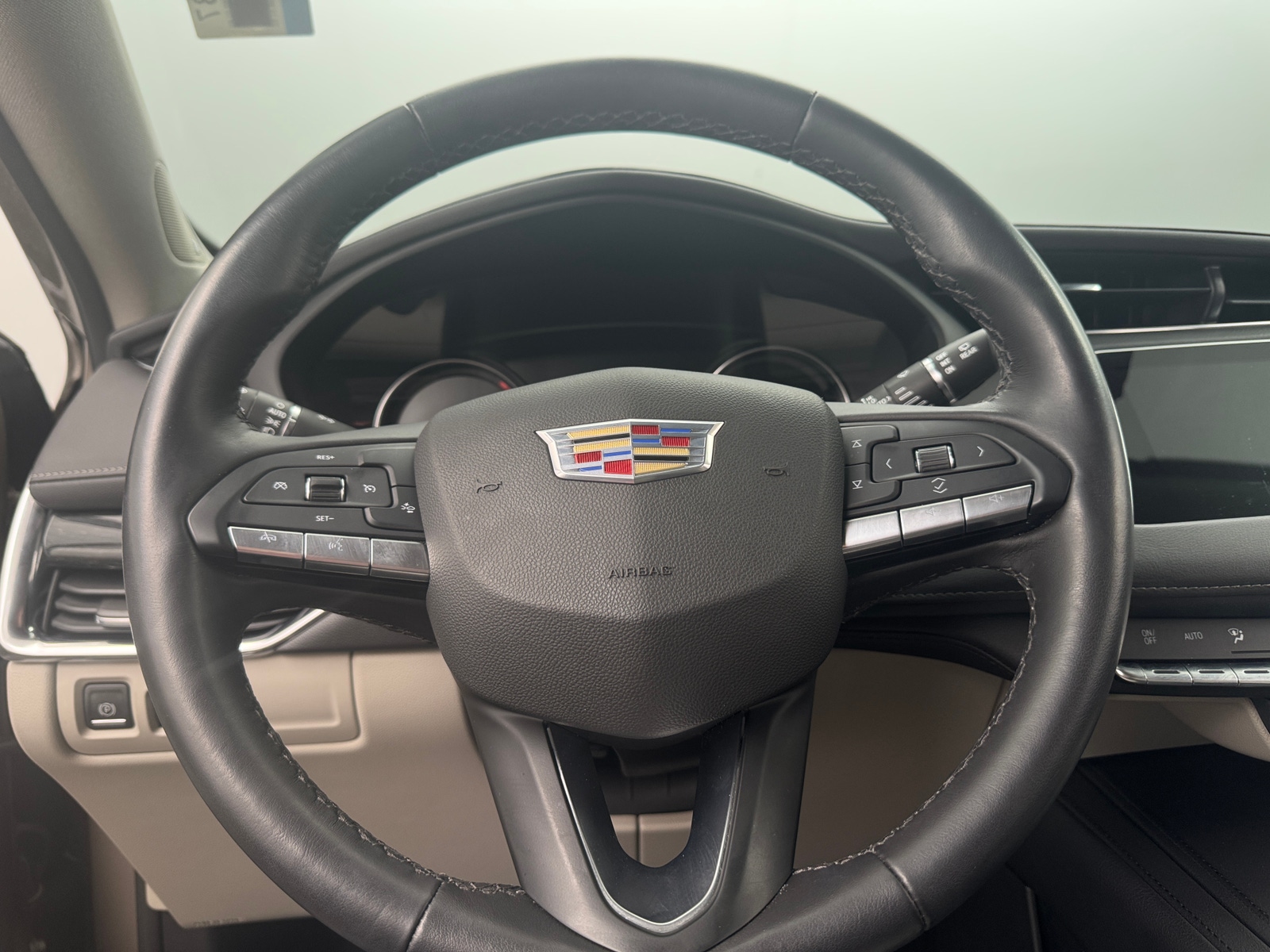 Thumbnail: 2023 Cadillac XT4 - 4