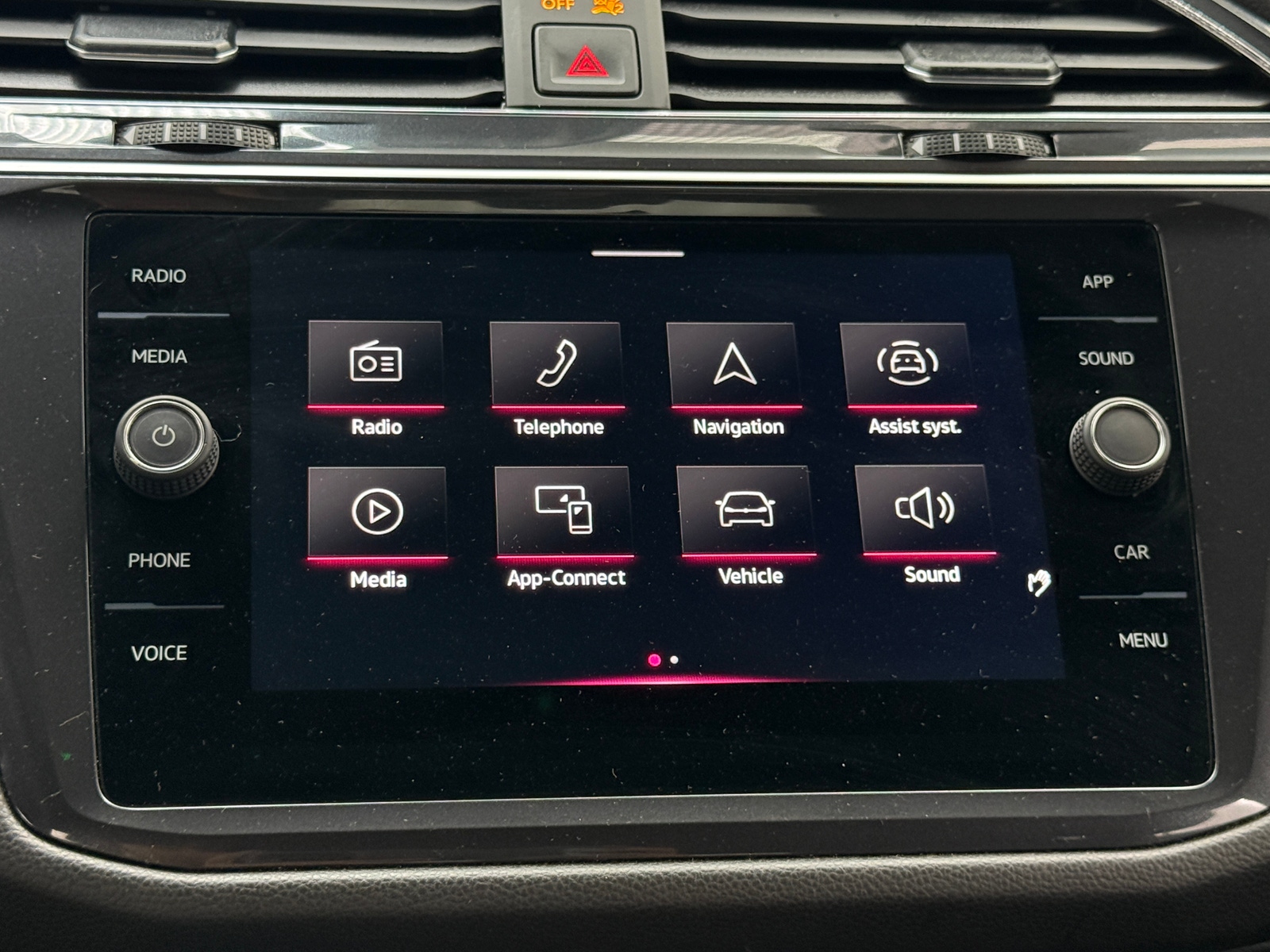 Thumbnail: 2022 Volkswagen Tiguan - 3