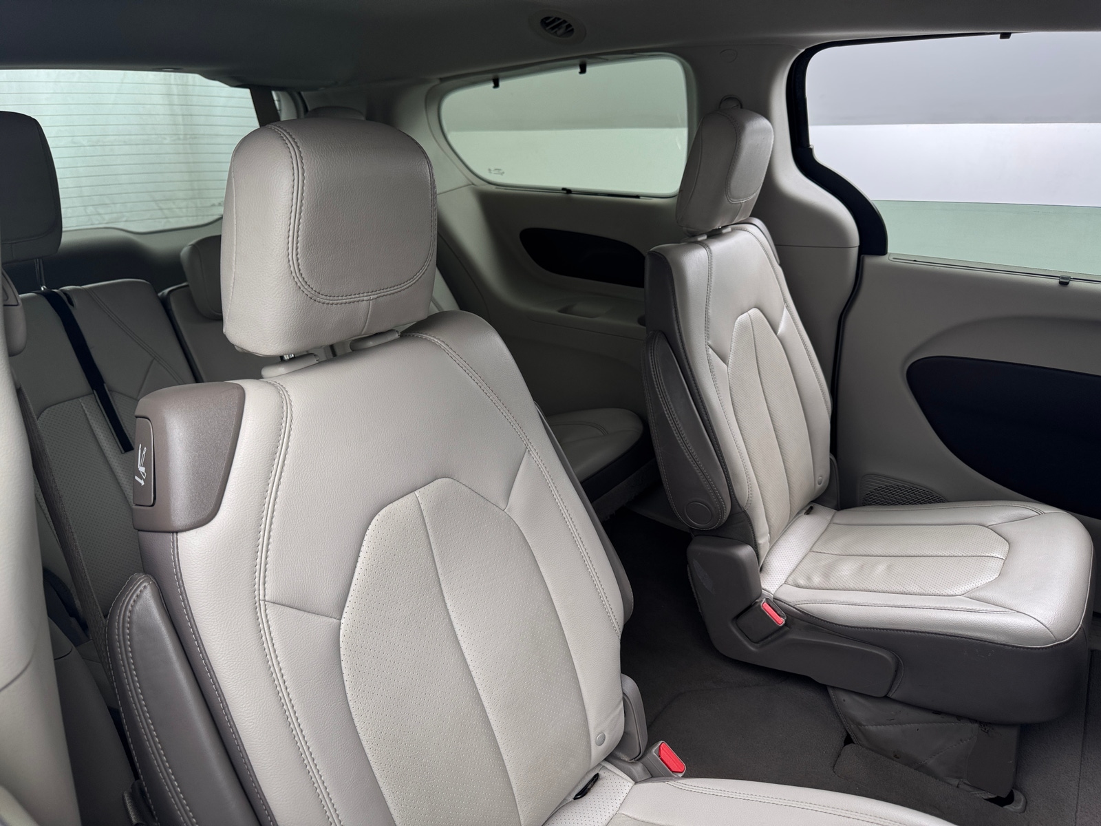Thumbnail: 2017 Chrysler Pacifica - 5
