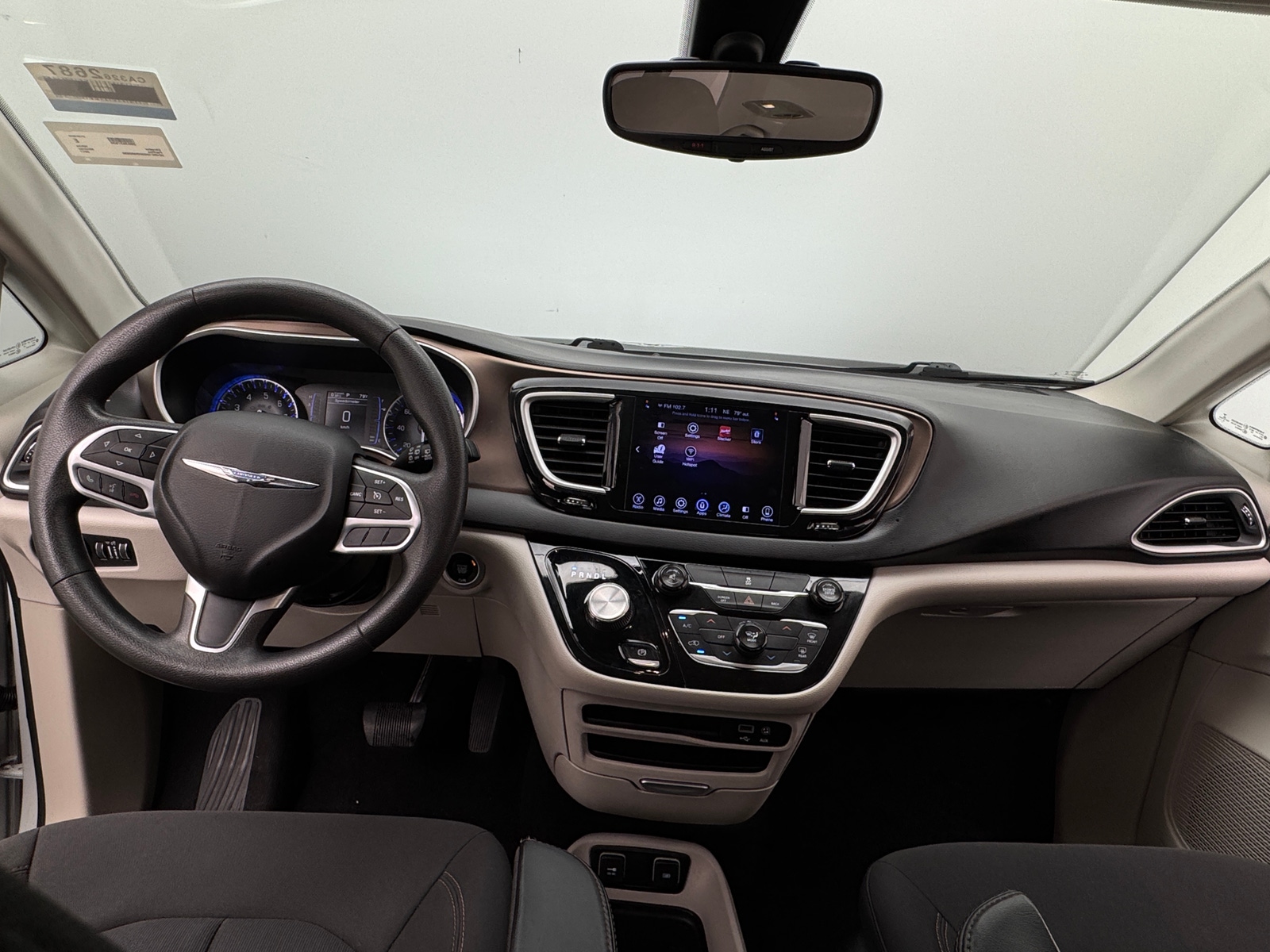 Thumbnail: 2017 Chrysler Pacifica - 3