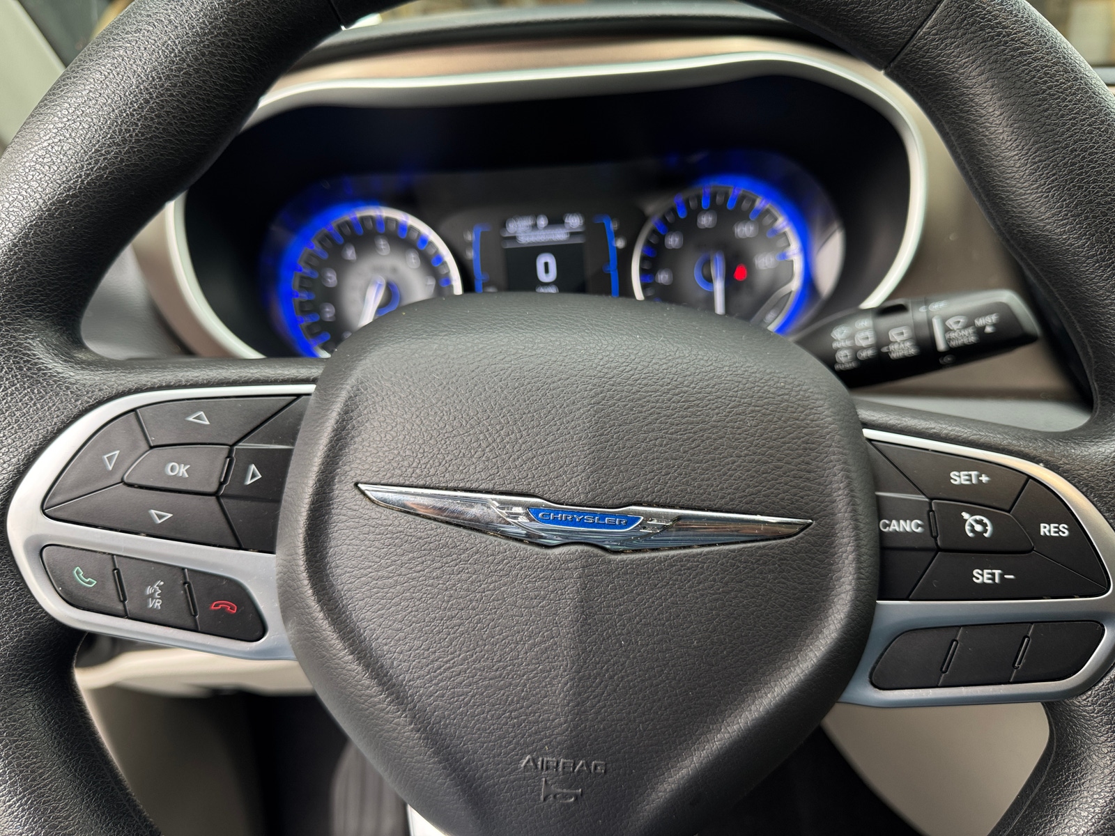 Thumbnail: 2017 Chrysler Pacifica - 5