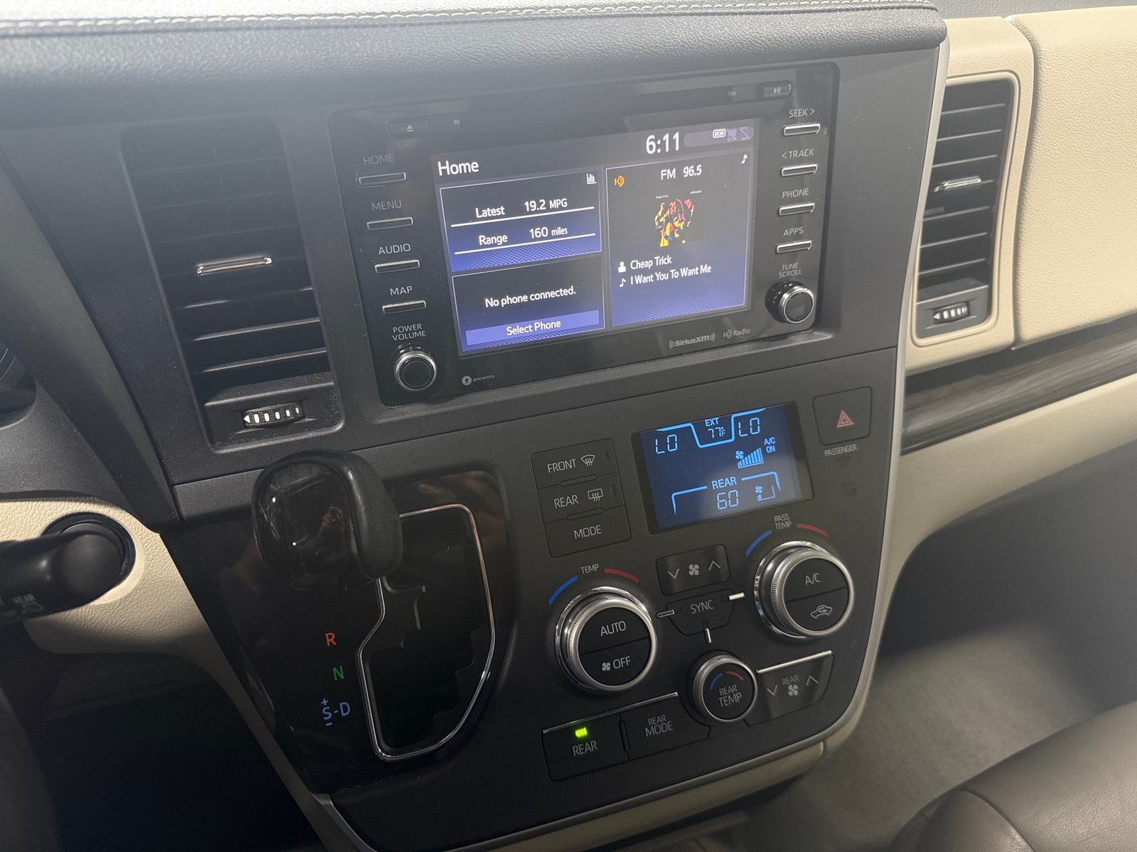 Thumbnail: 2020 Toyota Sienna - 3