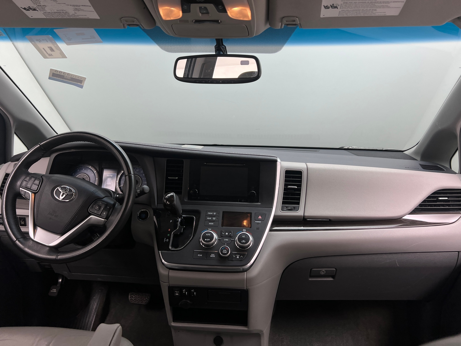 Thumbnail: 2017 Toyota Sienna - 2