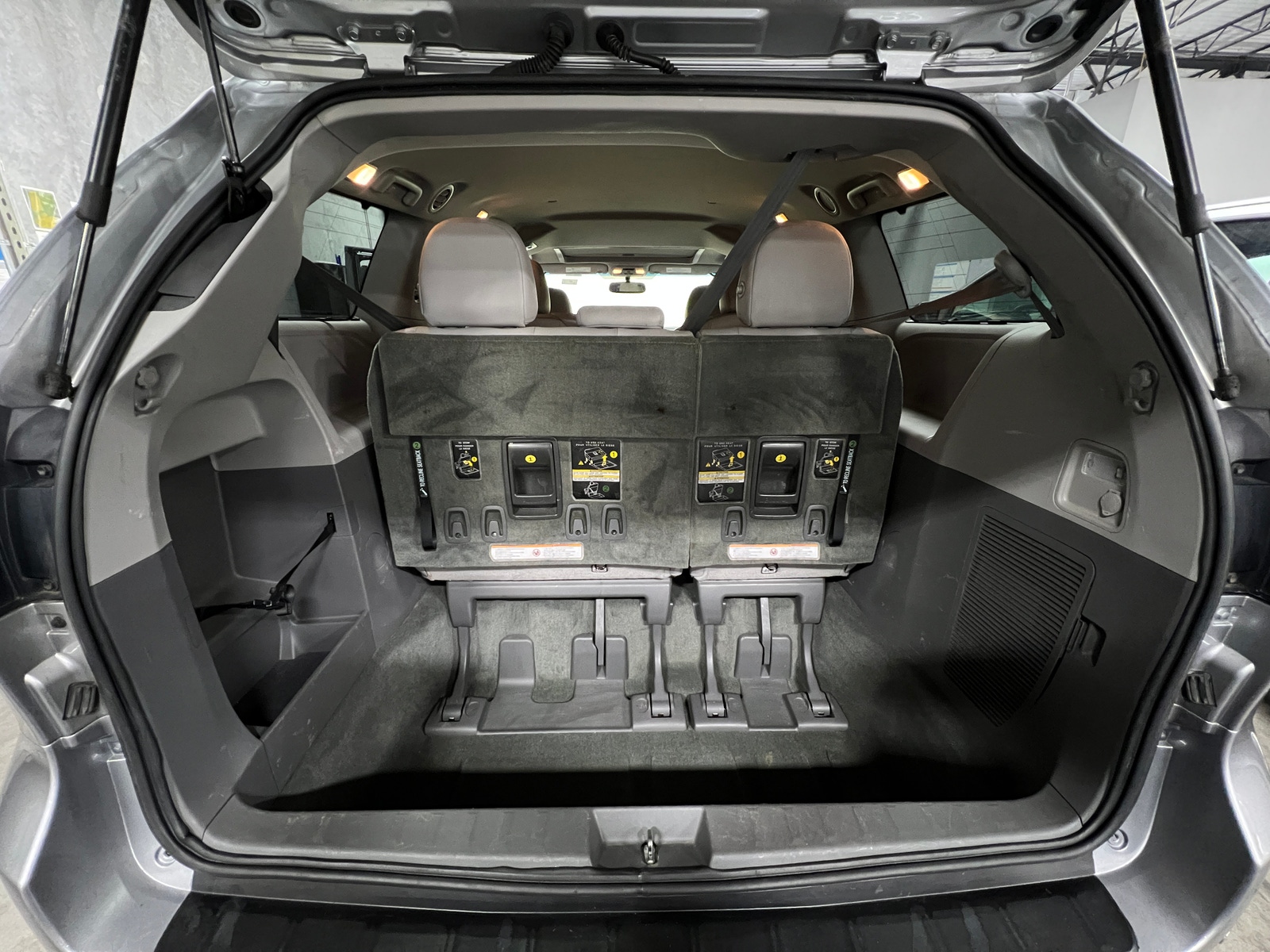 Thumbnail: 2017 Toyota Sienna - 6