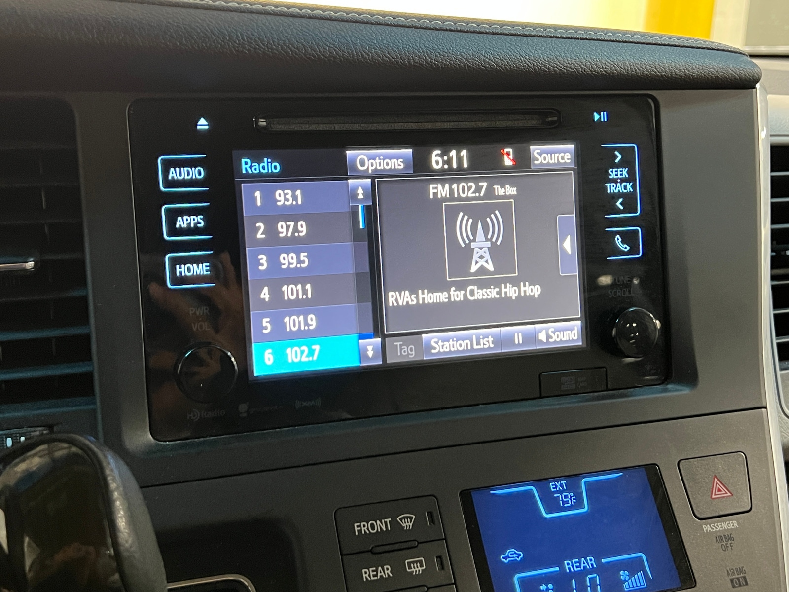 Thumbnail: 2017 Toyota Sienna - 3