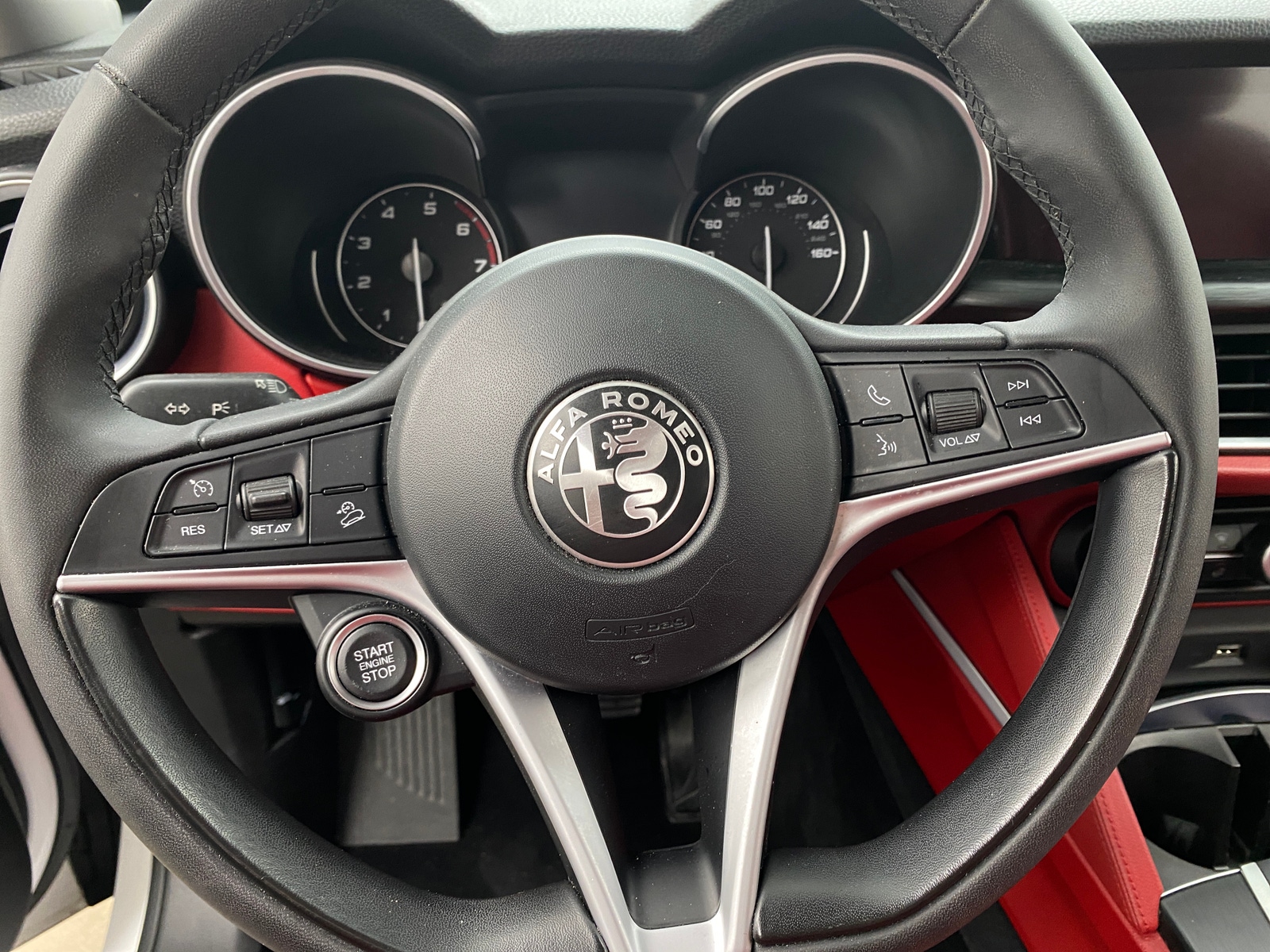 Thumbnail: 2019 Alfa Romeo Stelvio - 4