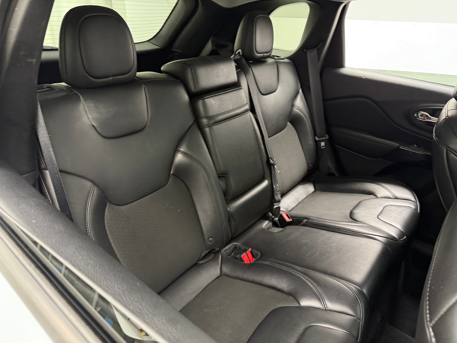 Thumbnail: 2019 Jeep Cherokee - 6