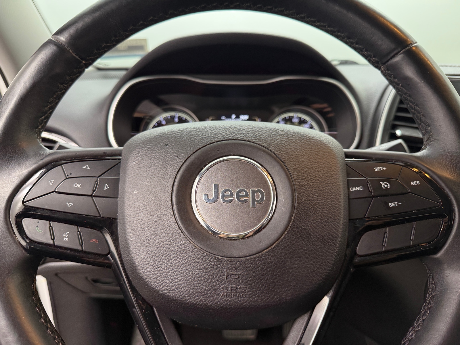 Thumbnail: 2019 Jeep Cherokee - 5