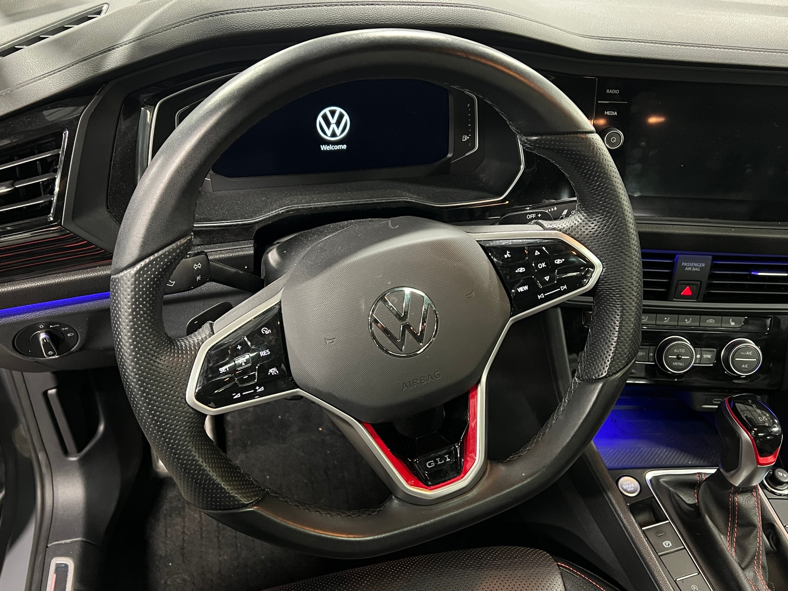 Thumbnail: 2022 Volkswagen Jetta - 4