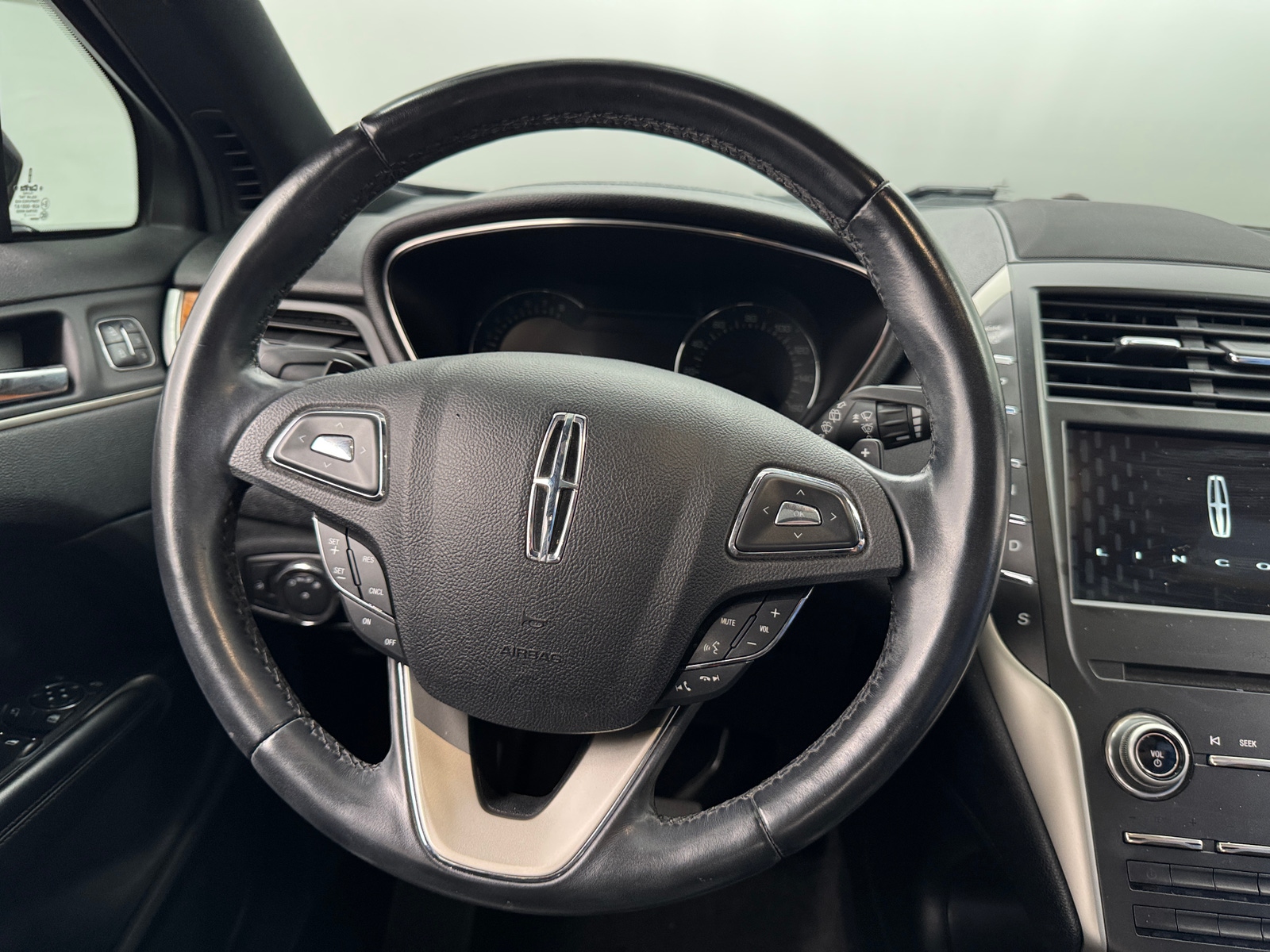 Thumbnail: 2017 Lincoln MKC - 5