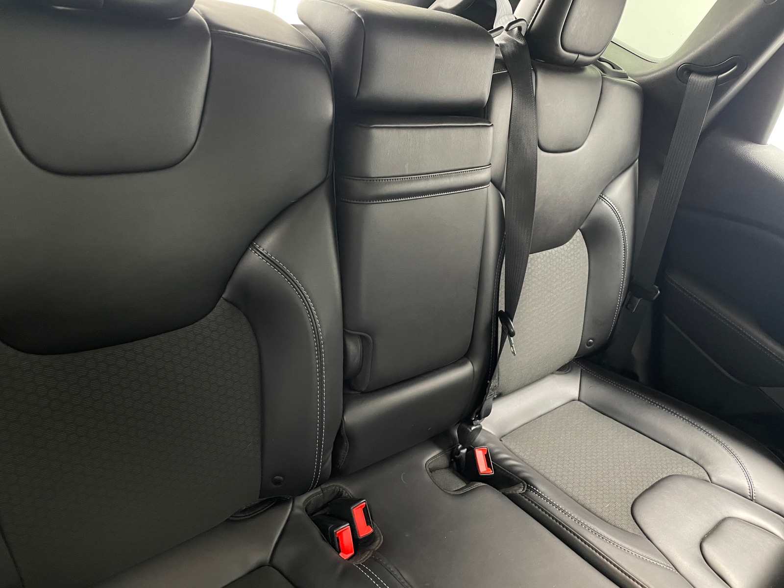 Thumbnail: 2019 Jeep Cherokee - 6