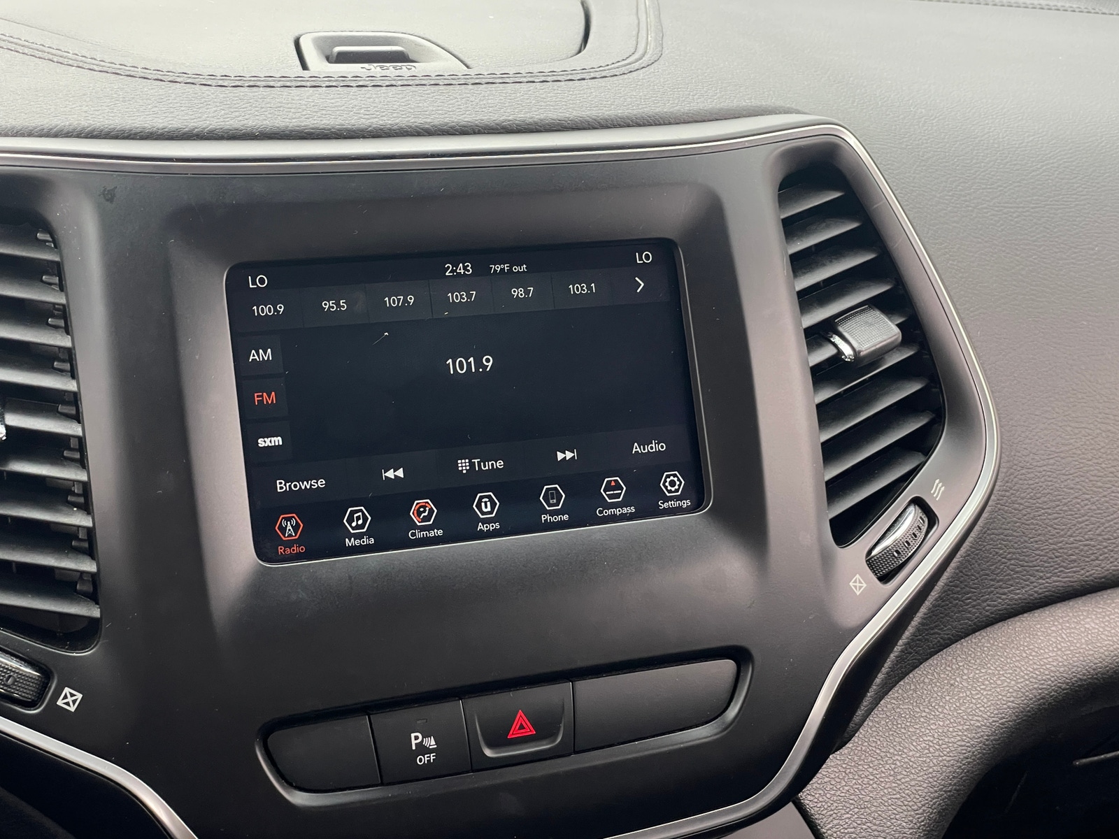 Thumbnail: 2019 Jeep Cherokee - 4