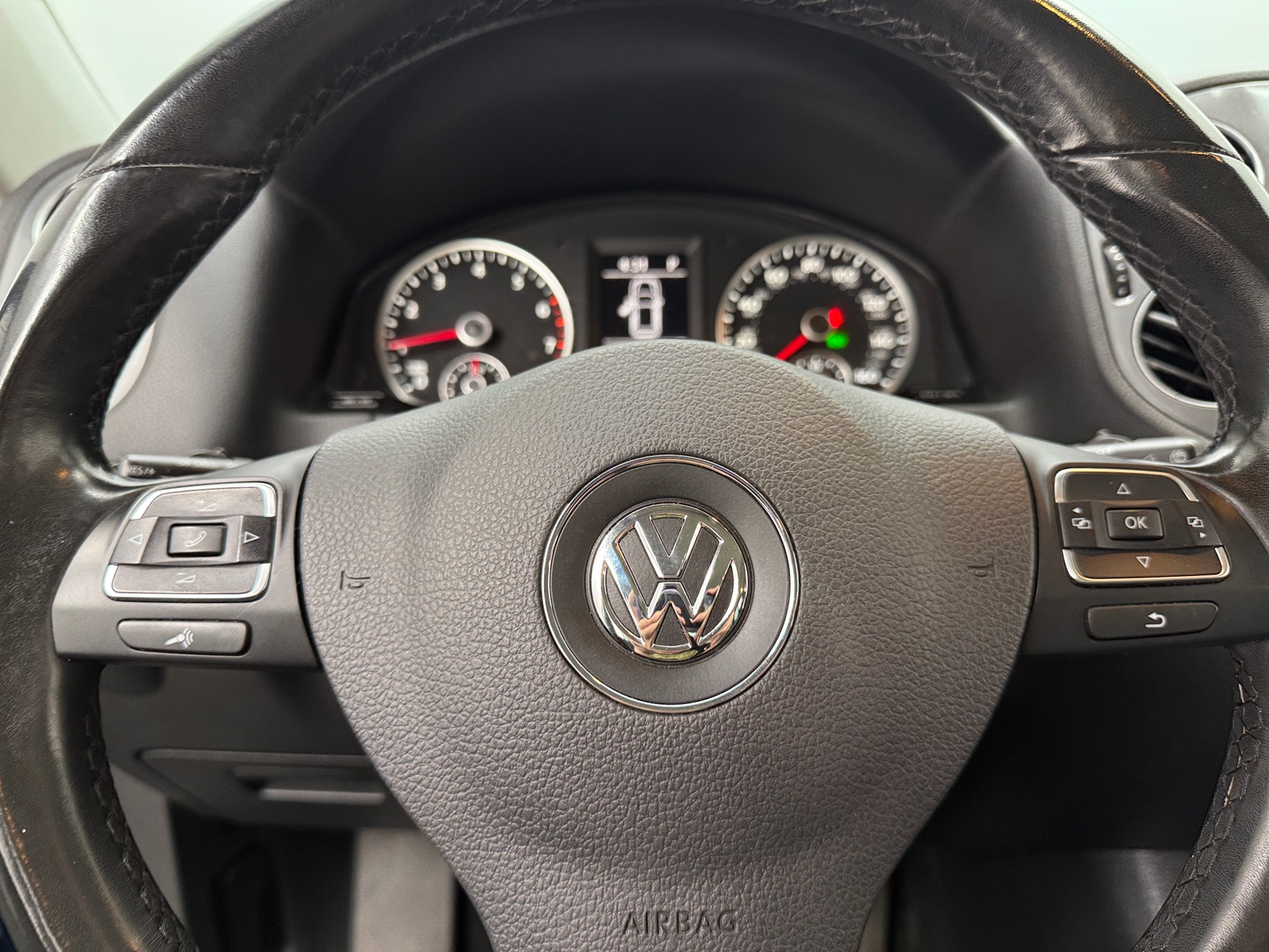 Thumbnail: 2017 Volkswagen Tiguan - 4