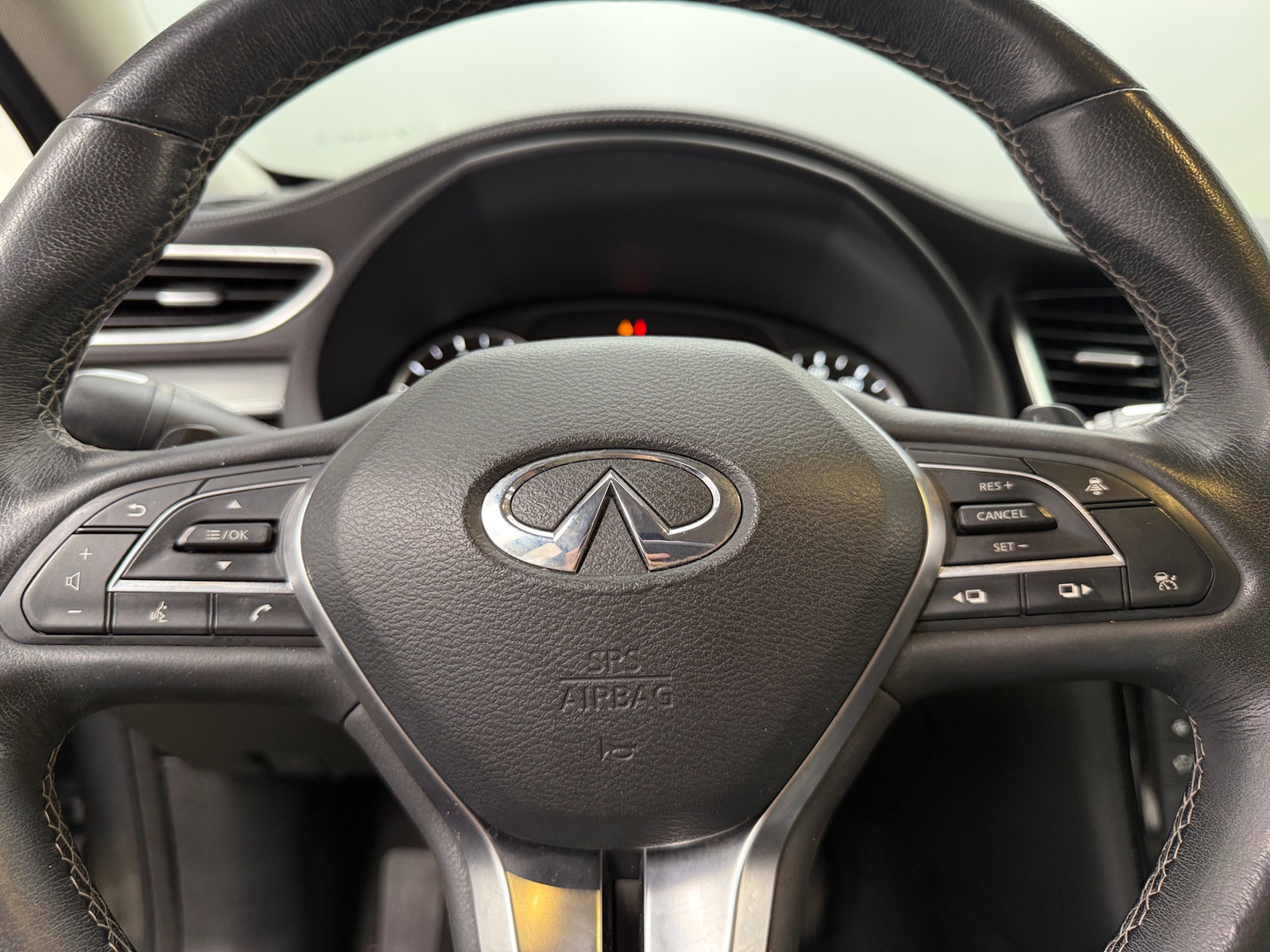 Thumbnail: 2019 INFINITI QX50 - 4