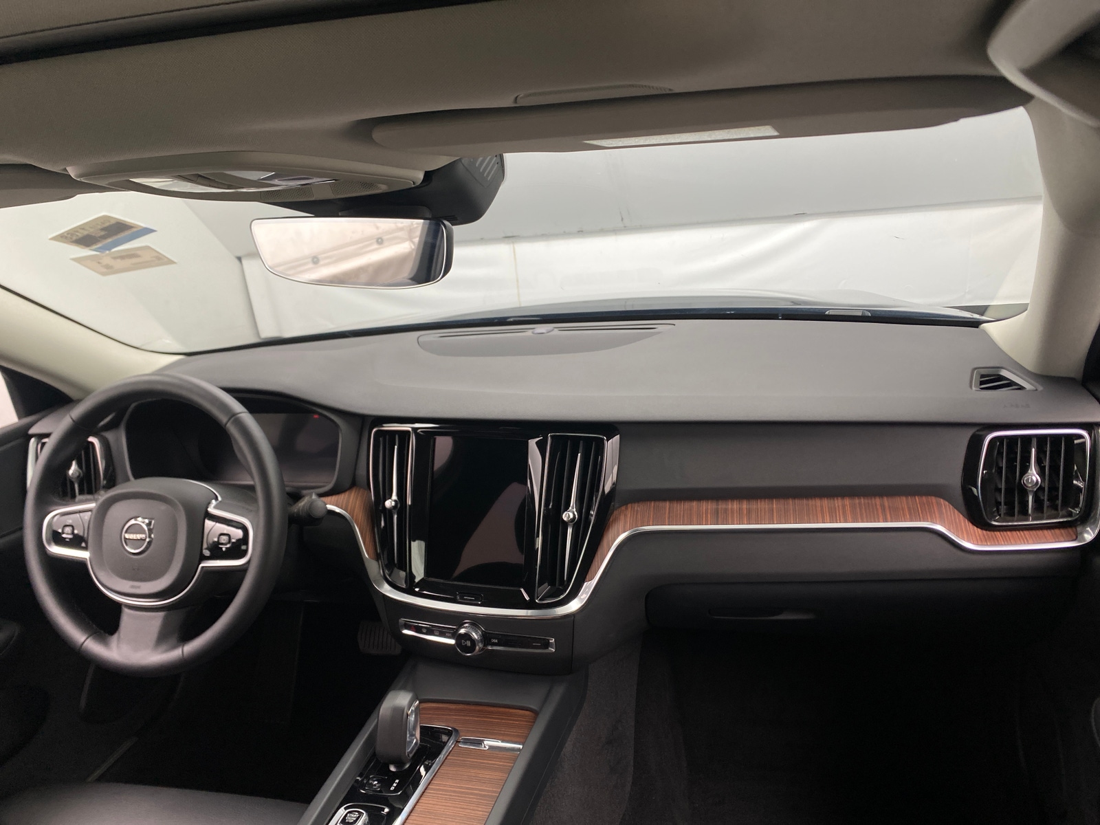 Thumbnail: 2025 Volvo S60 - 2