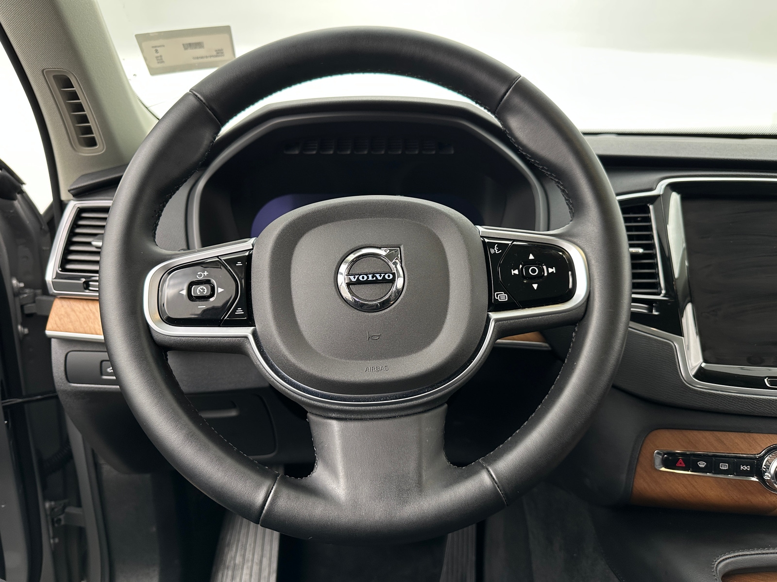 Thumbnail: 2025 Volvo XC90 - 4