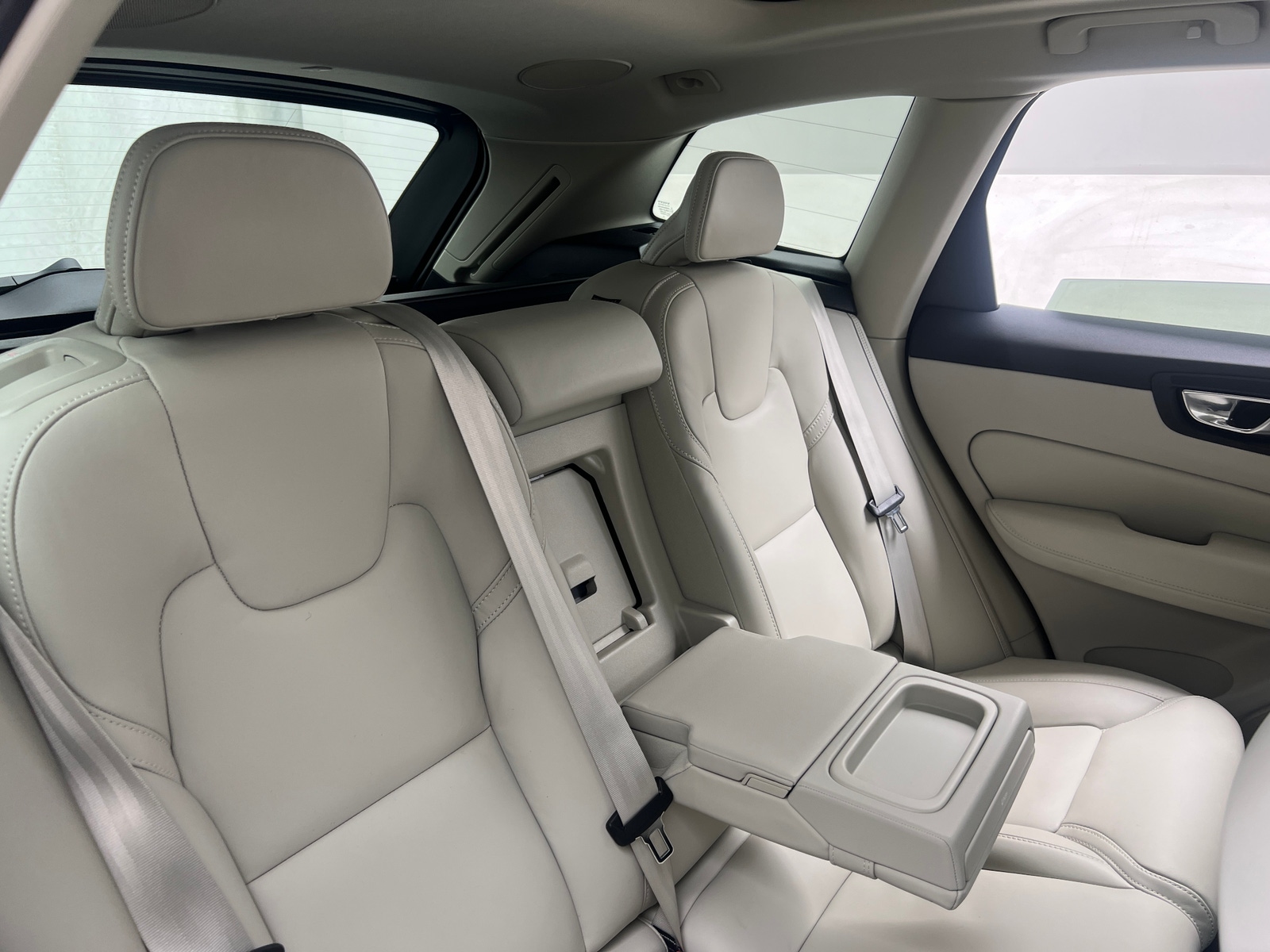 Thumbnail: 2022 Volvo XC60 - 5