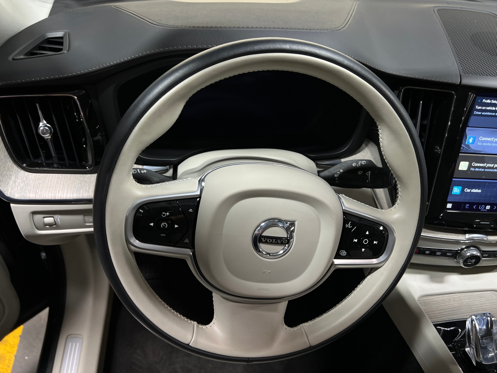 Thumbnail: 2022 Volvo XC60 - 4