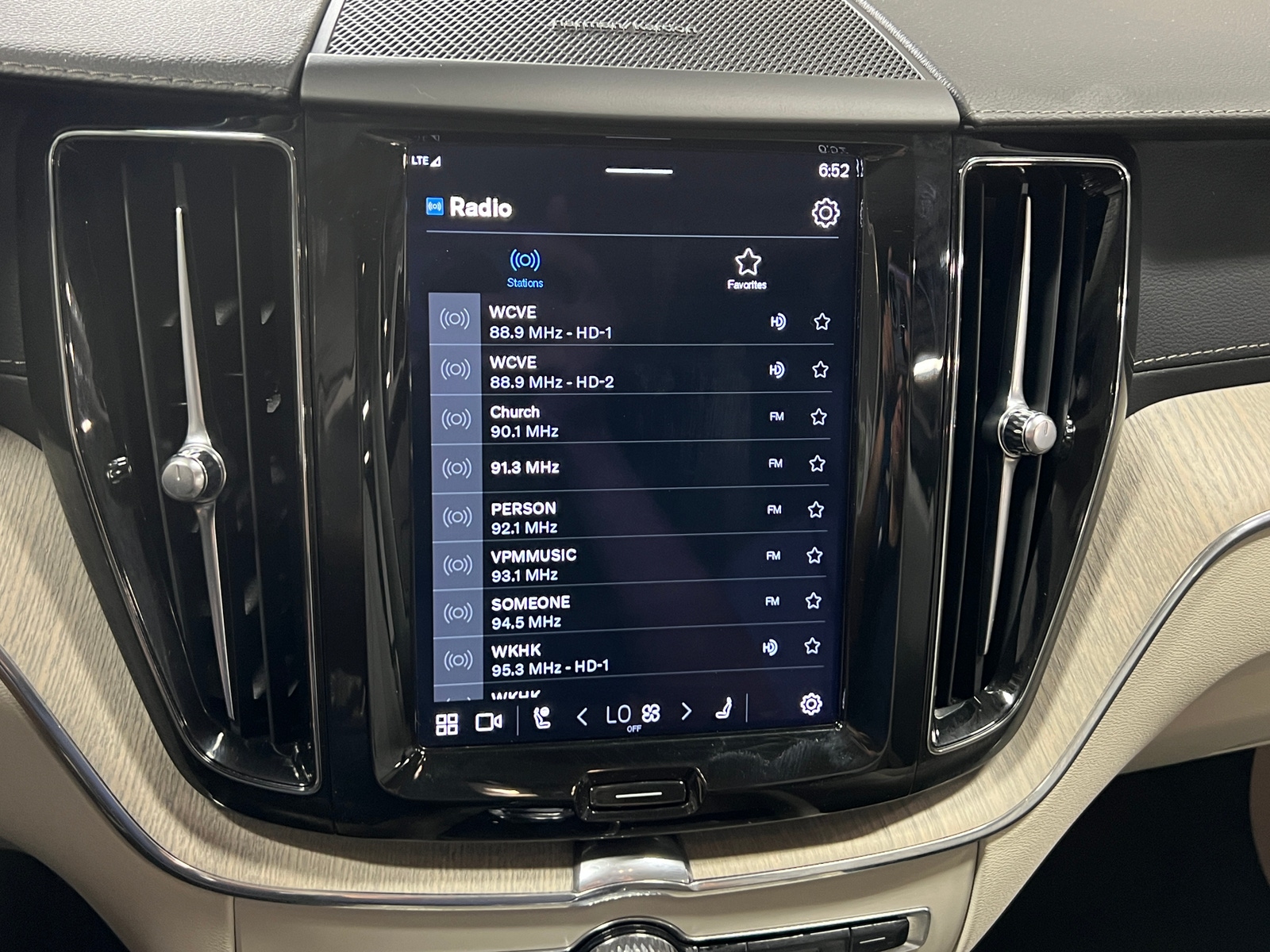 Thumbnail: 2022 Volvo XC60 - 3