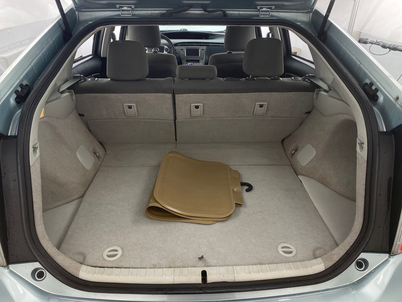 Thumbnail: 2012 Toyota Prius - 7