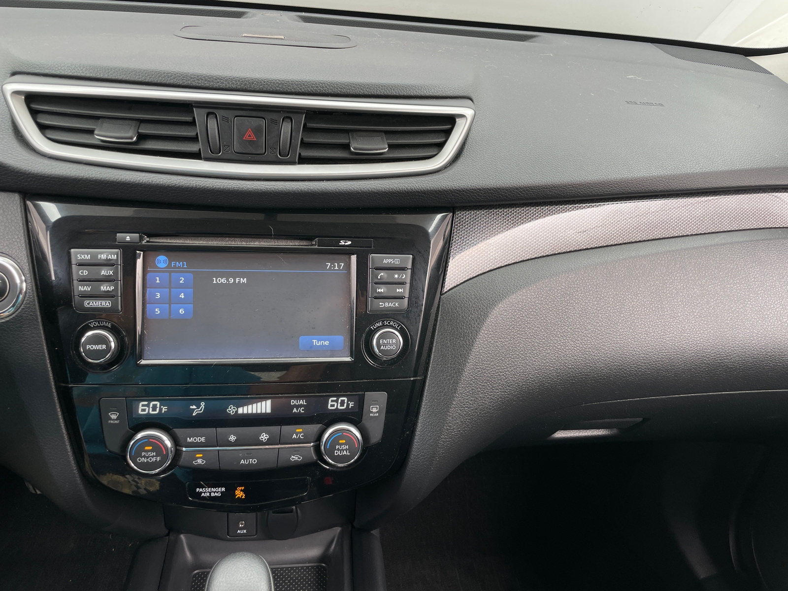 Thumbnail: 2016 Nissan Rogue - 3