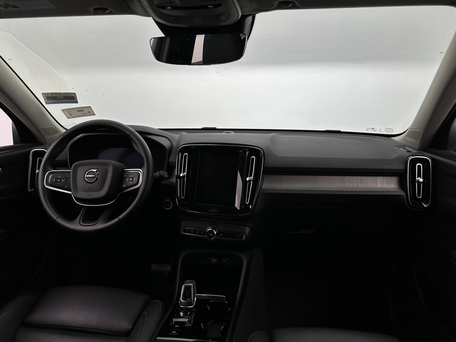 Thumbnail: 2025 Volvo XC40 - 2