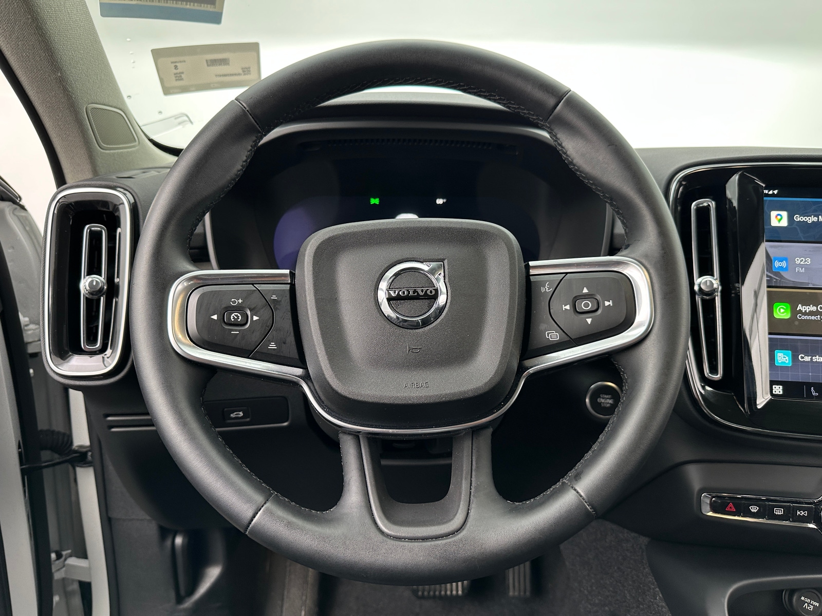 Thumbnail: 2025 Volvo XC40 - 4