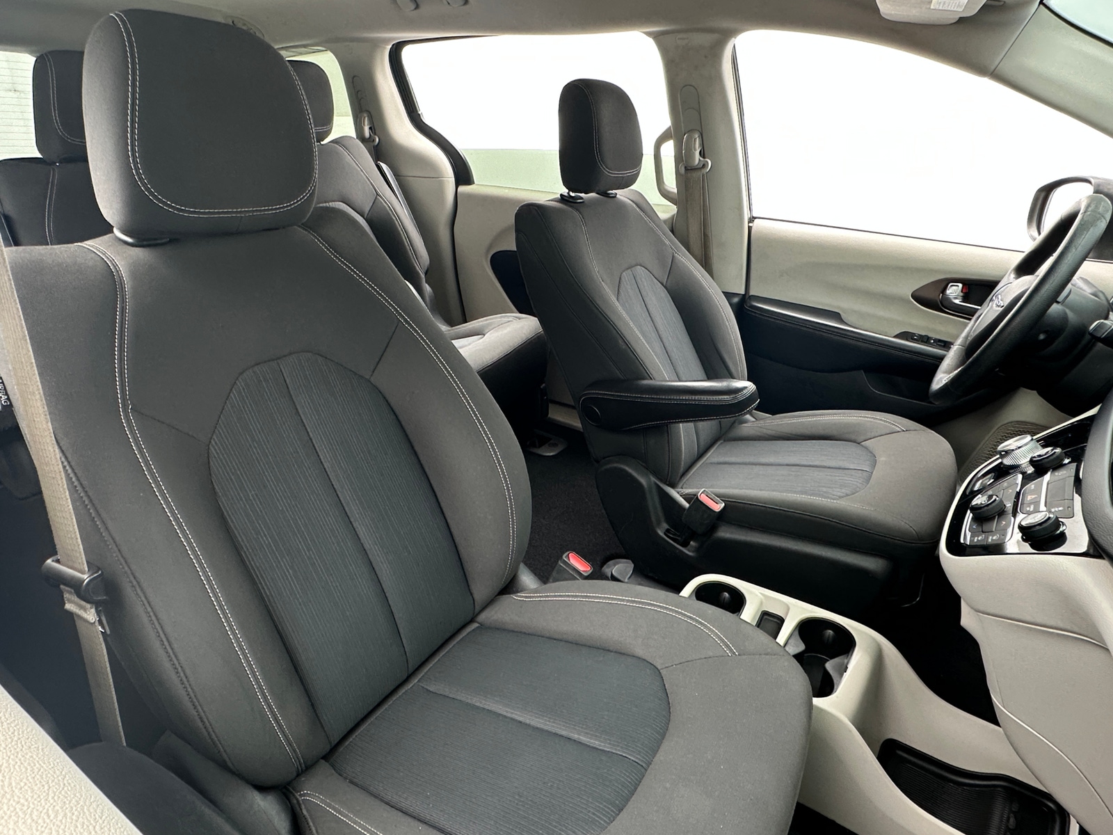 Thumbnail: 2020 Chrysler Voyager - 2