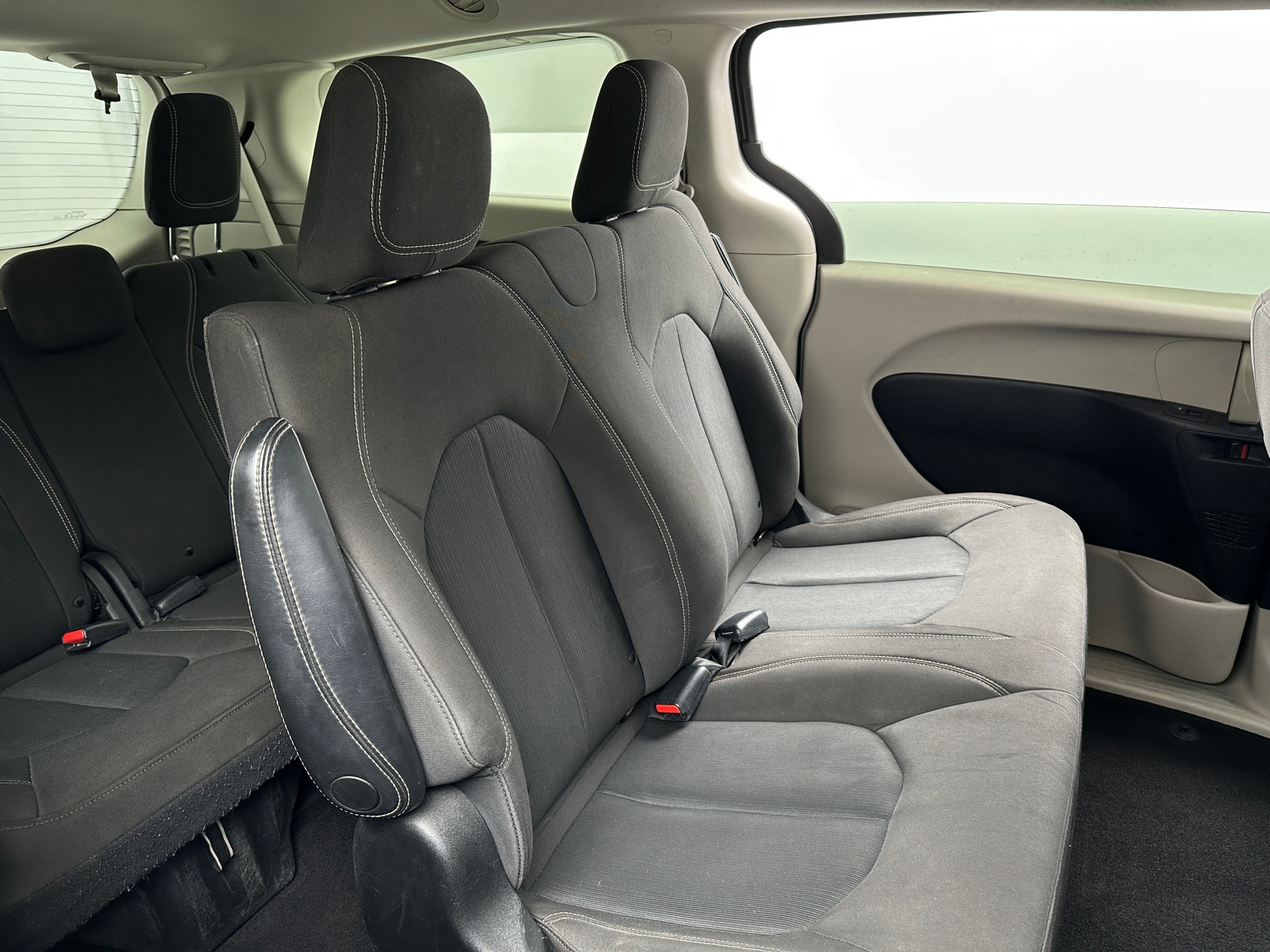 Thumbnail: 2020 Chrysler Voyager - 6