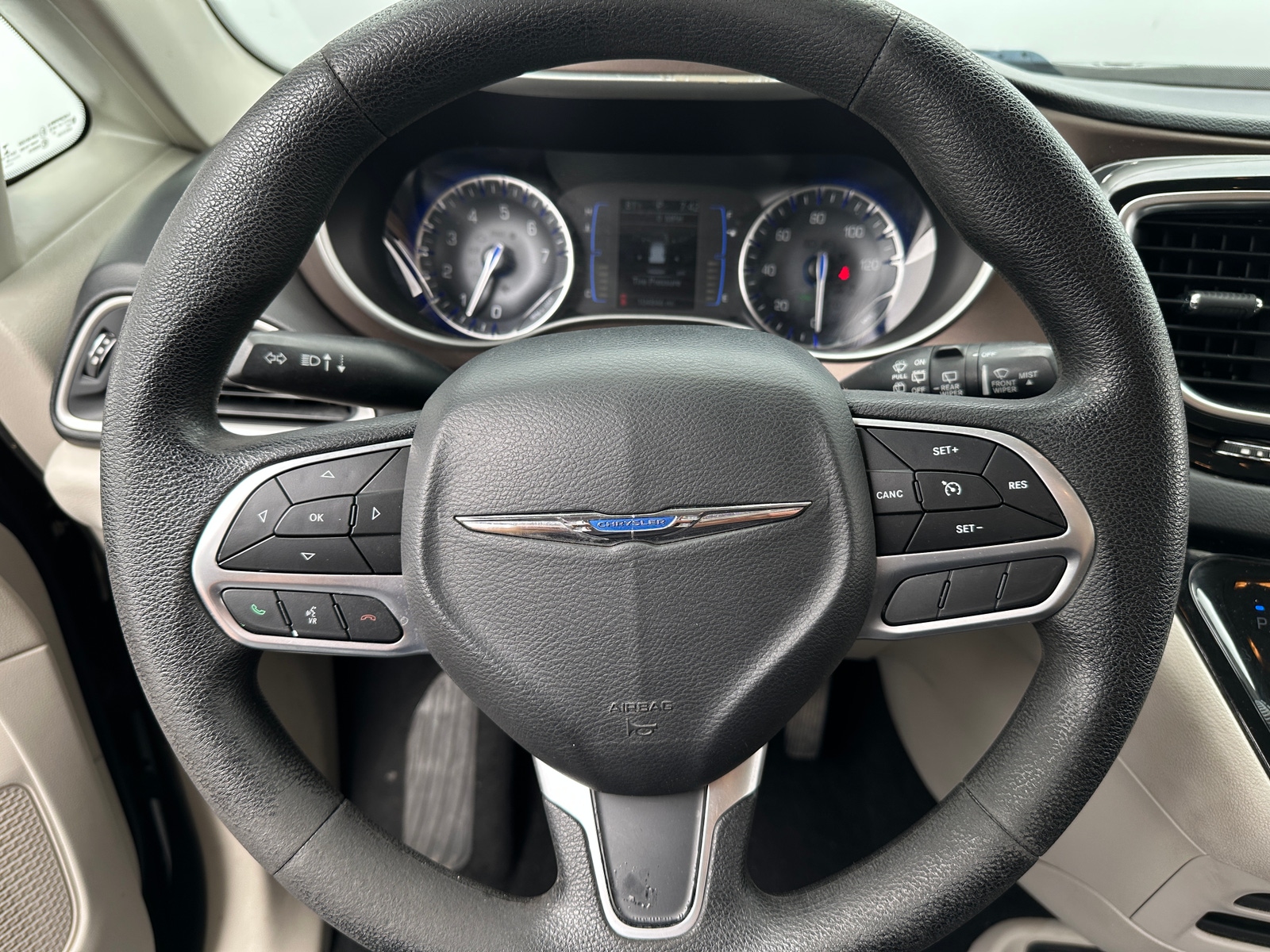 Thumbnail: 2020 Chrysler Voyager - 5