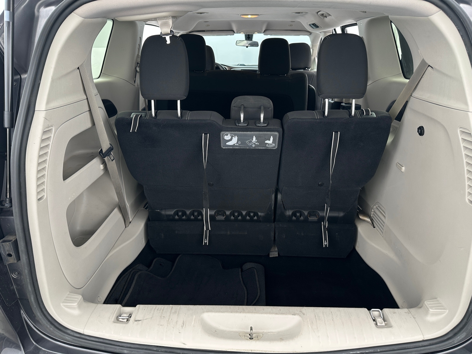 Thumbnail: 2020 Chrysler Voyager - 7